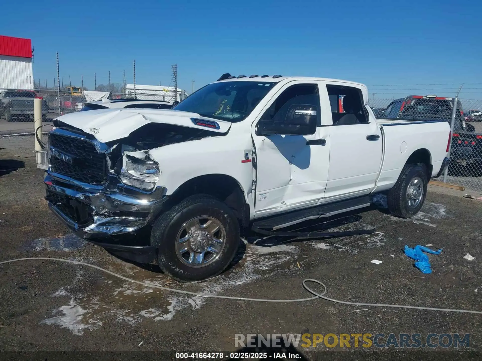 2 fotografías del automóvil dañado 3C6UR5CL2PG566944 RAM 2500 2023