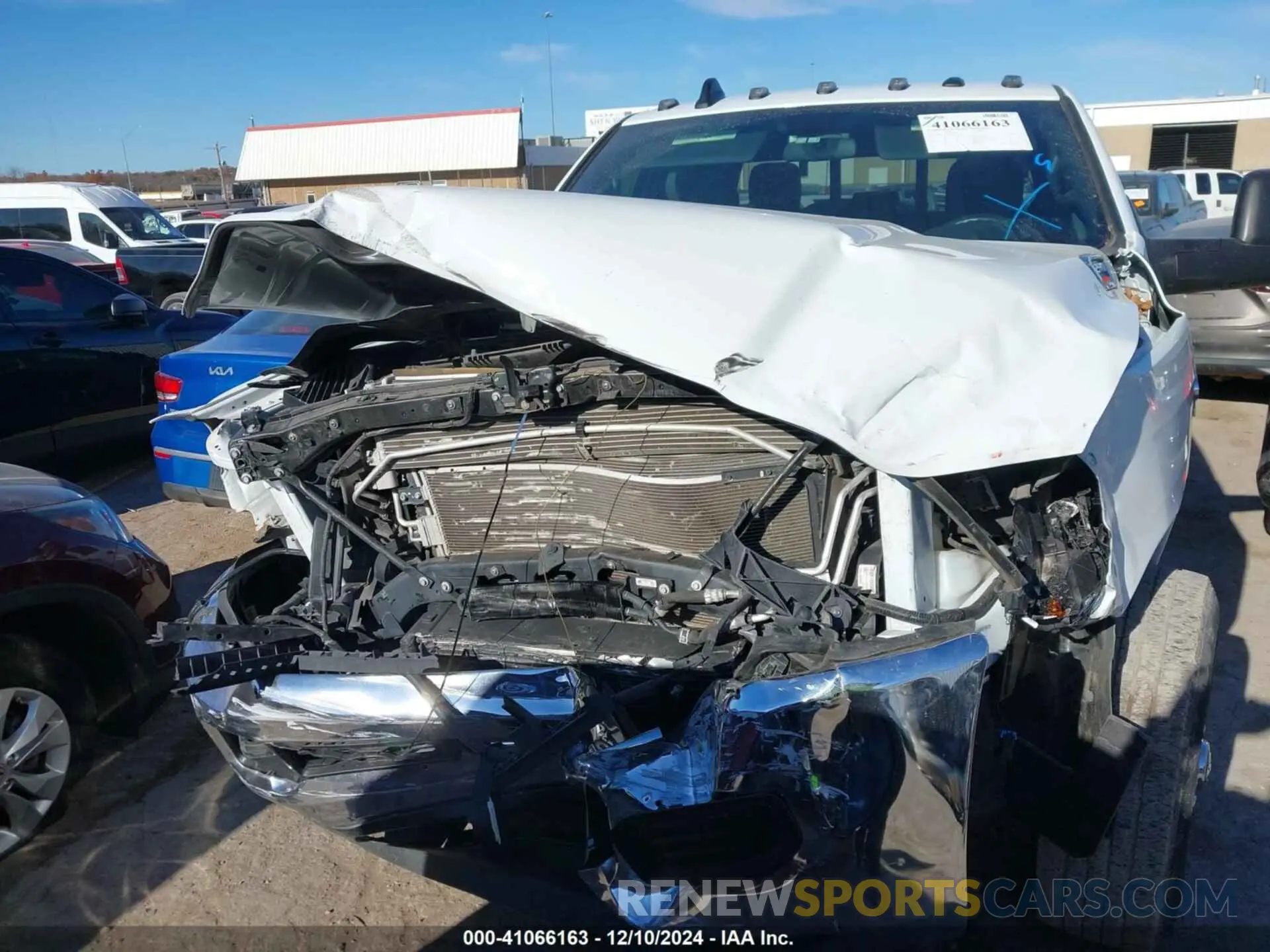 12 fotografías del automóvil dañado 3C6UR5CL5PG502252 RAM 2500 2023
