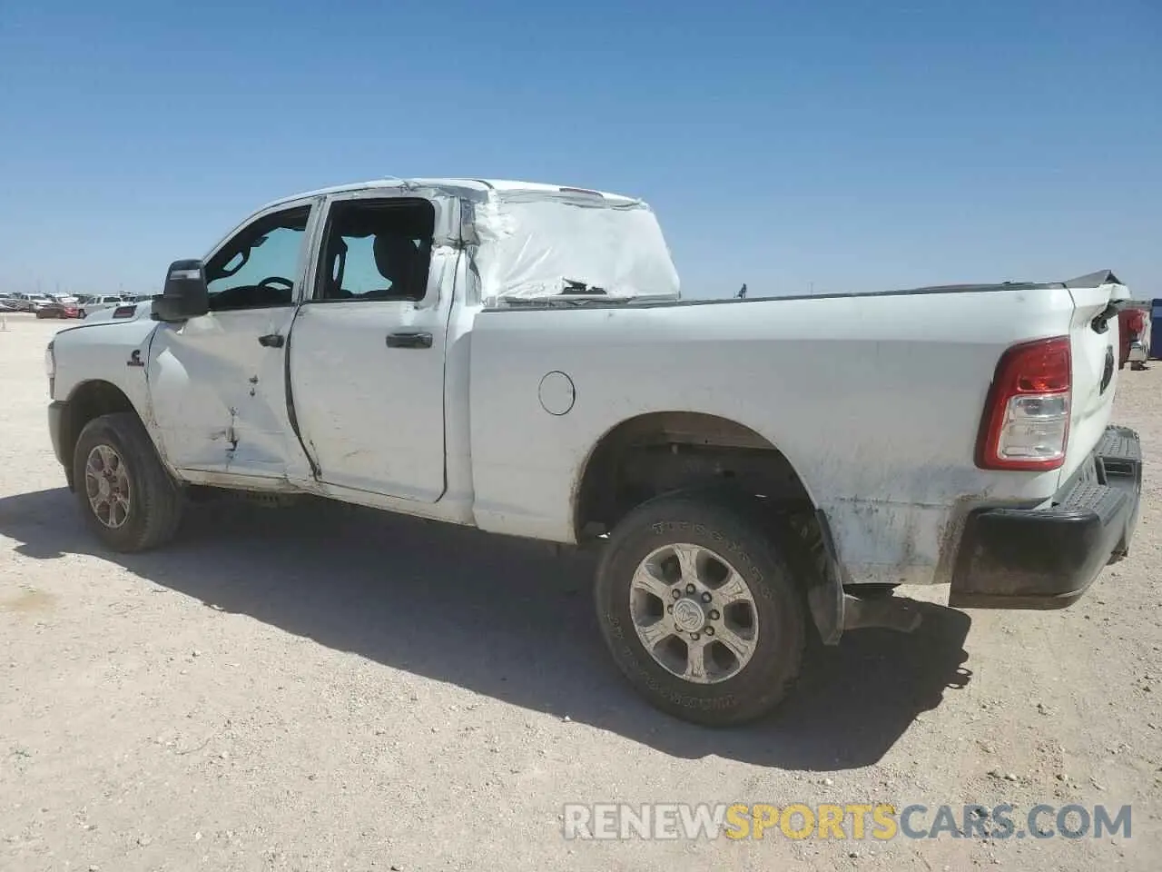 2 fotografías del automóvil dañado 3C6UR5CL7PG565787 RAM 2500 2023