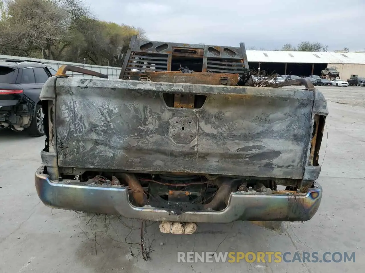 6 fotografías del automóvil dañado 3C6UR5CL7PG637068 RAM 2500 2023