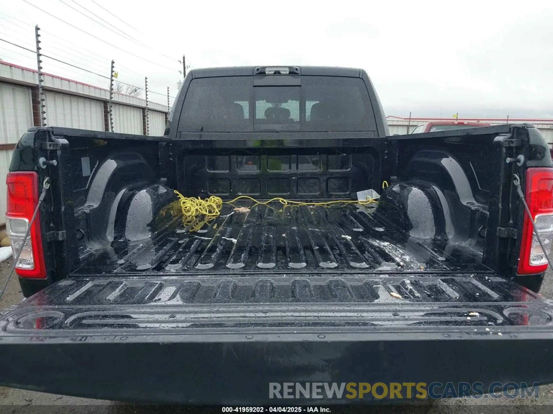 17 fotografías del automóvil dañado 3C6UR5CL9PG593221 RAM 2500 2023