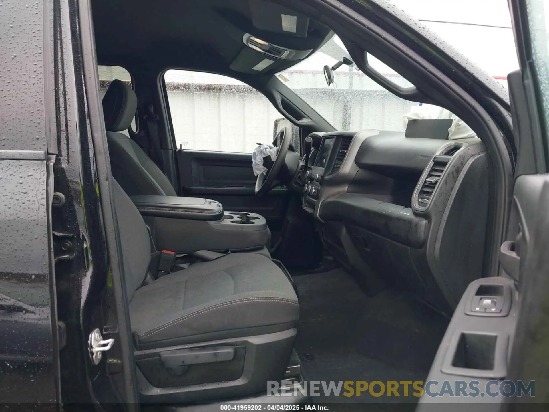 5 fotografías del automóvil dañado 3C6UR5CL9PG593221 RAM 2500 2023