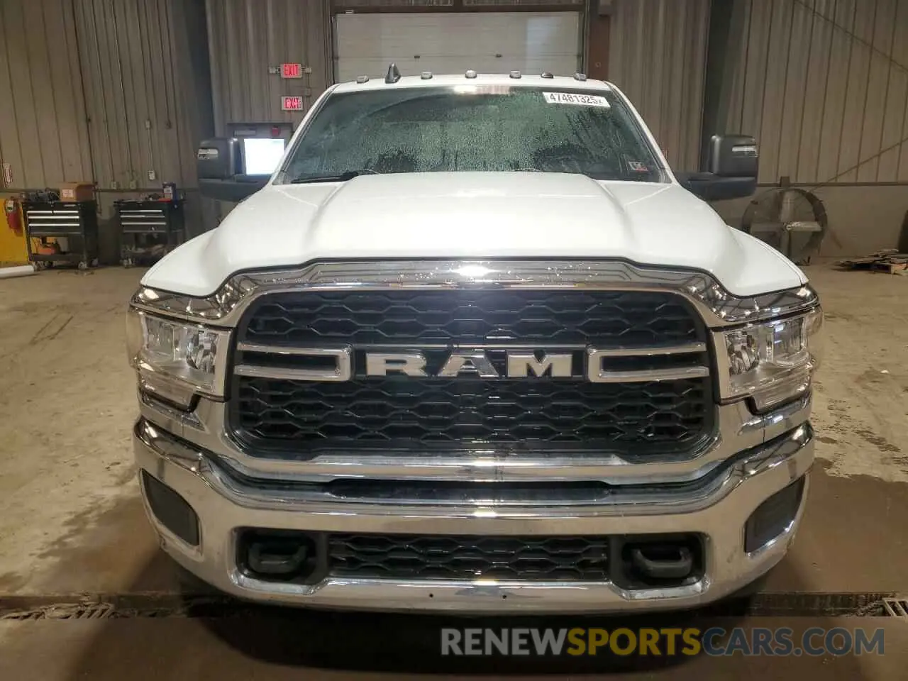 5 fotografías del automóvil dañado 3C6UR5CLXPG500318 RAM 2500 2023