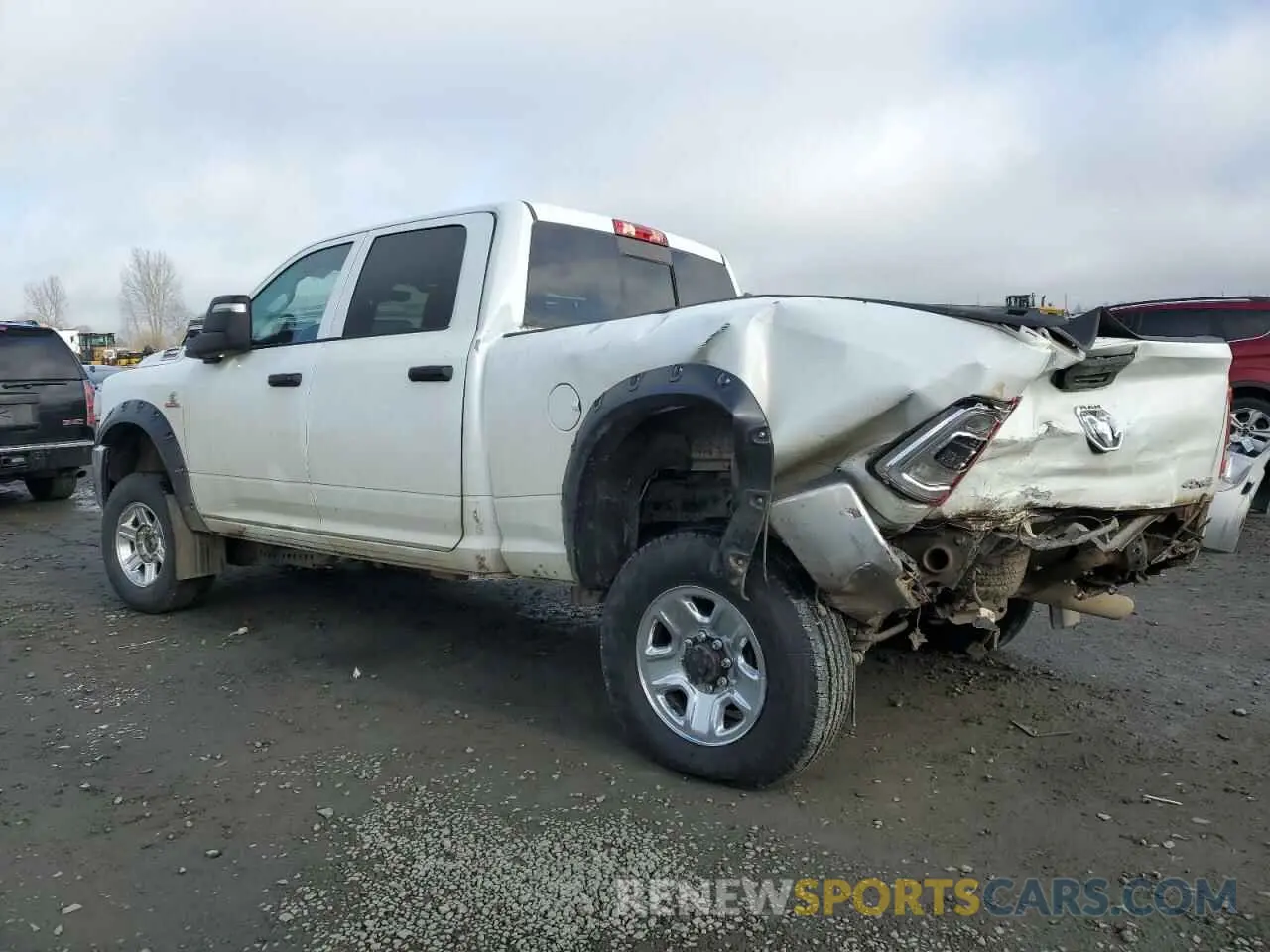 2 fotografías del automóvil dañado 3C6UR5CLXPG591462 RAM 2500 2023