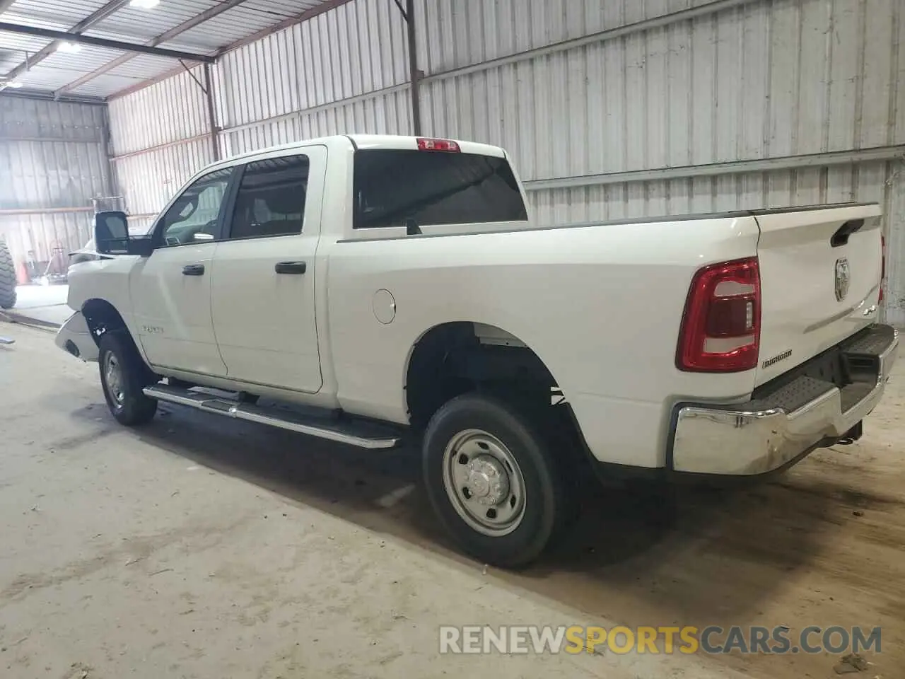 2 fotografías del automóvil dañado 3C6UR5DJ1PG542986 RAM 2500 2023