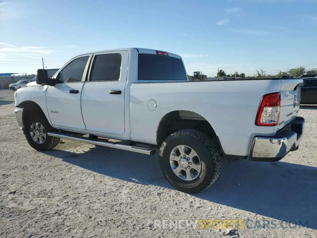 2 fotografías del automóvil dañado 3C6UR5DJ9PG568512 RAM 2500 2023
