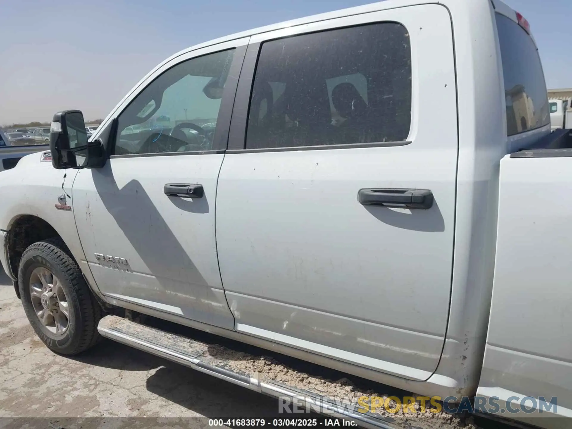15 fotografías del automóvil dañado 3C6UR5DL0PG544133 RAM 2500 2023