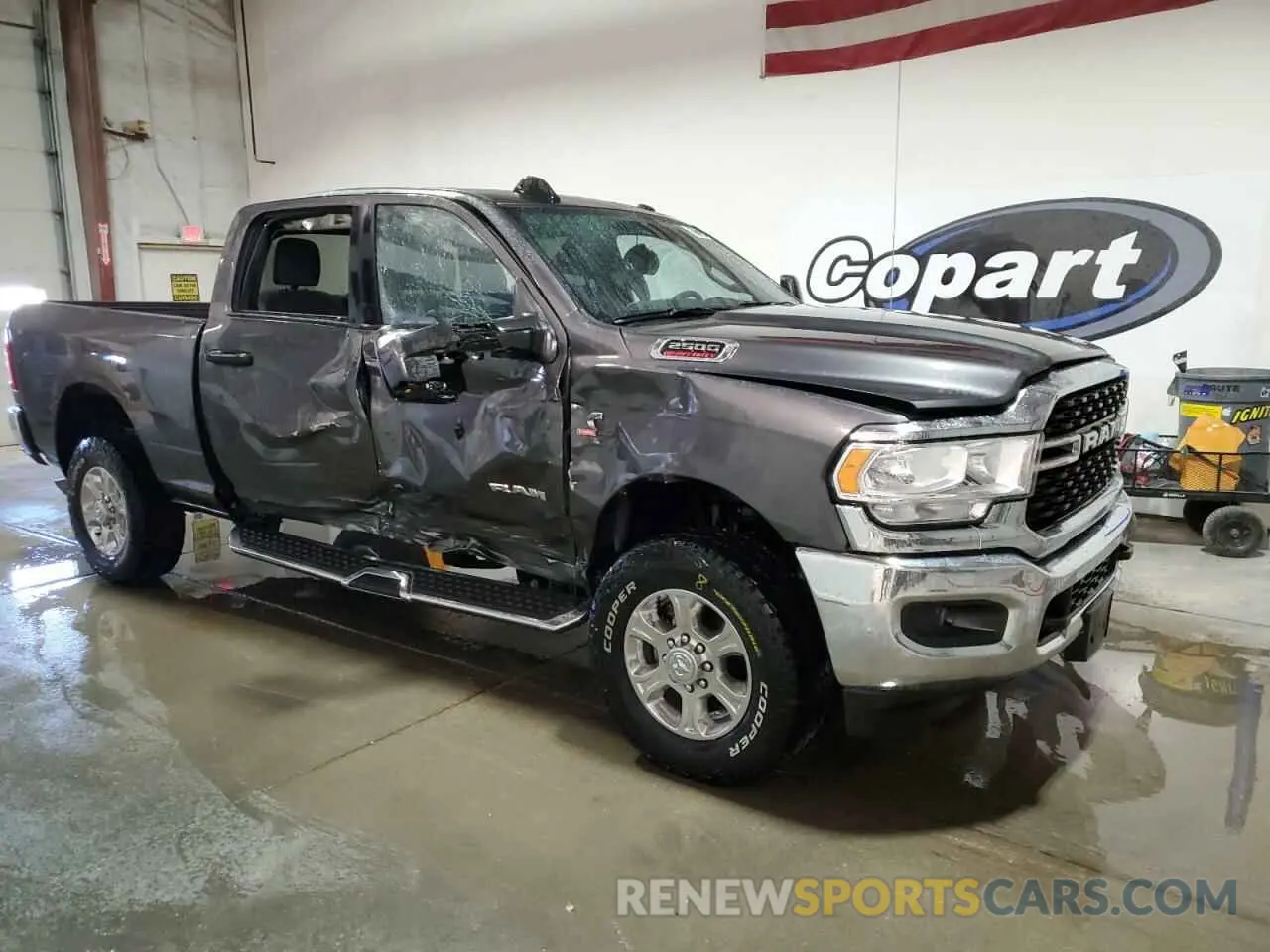 4 fotografías del automóvil dañado 3C6UR5DL2PG651197 RAM 2500 2023