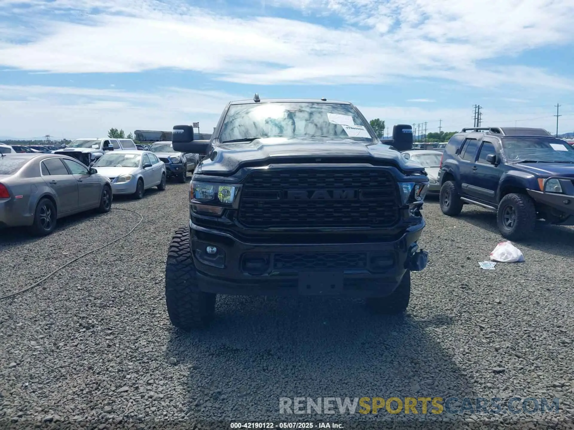 12 fotografías del automóvil dañado 3C6UR5DL3PG635901 RAM 2500 2023