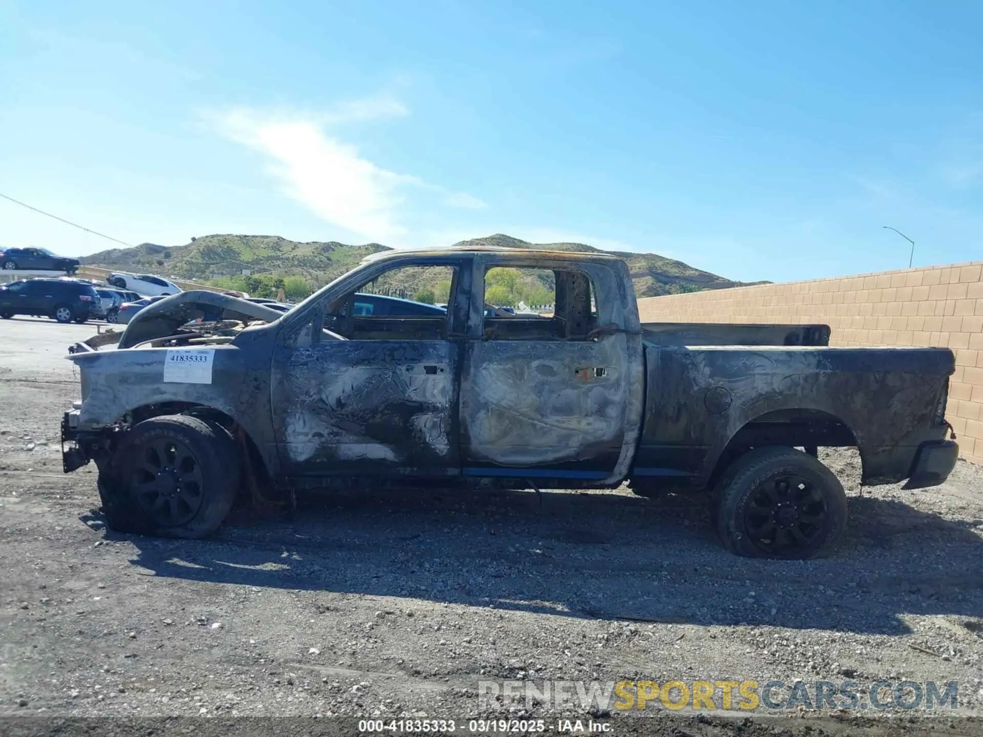 13 fotografías del automóvil dañado 3C6UR5DL5PG514867 RAM 2500 2023