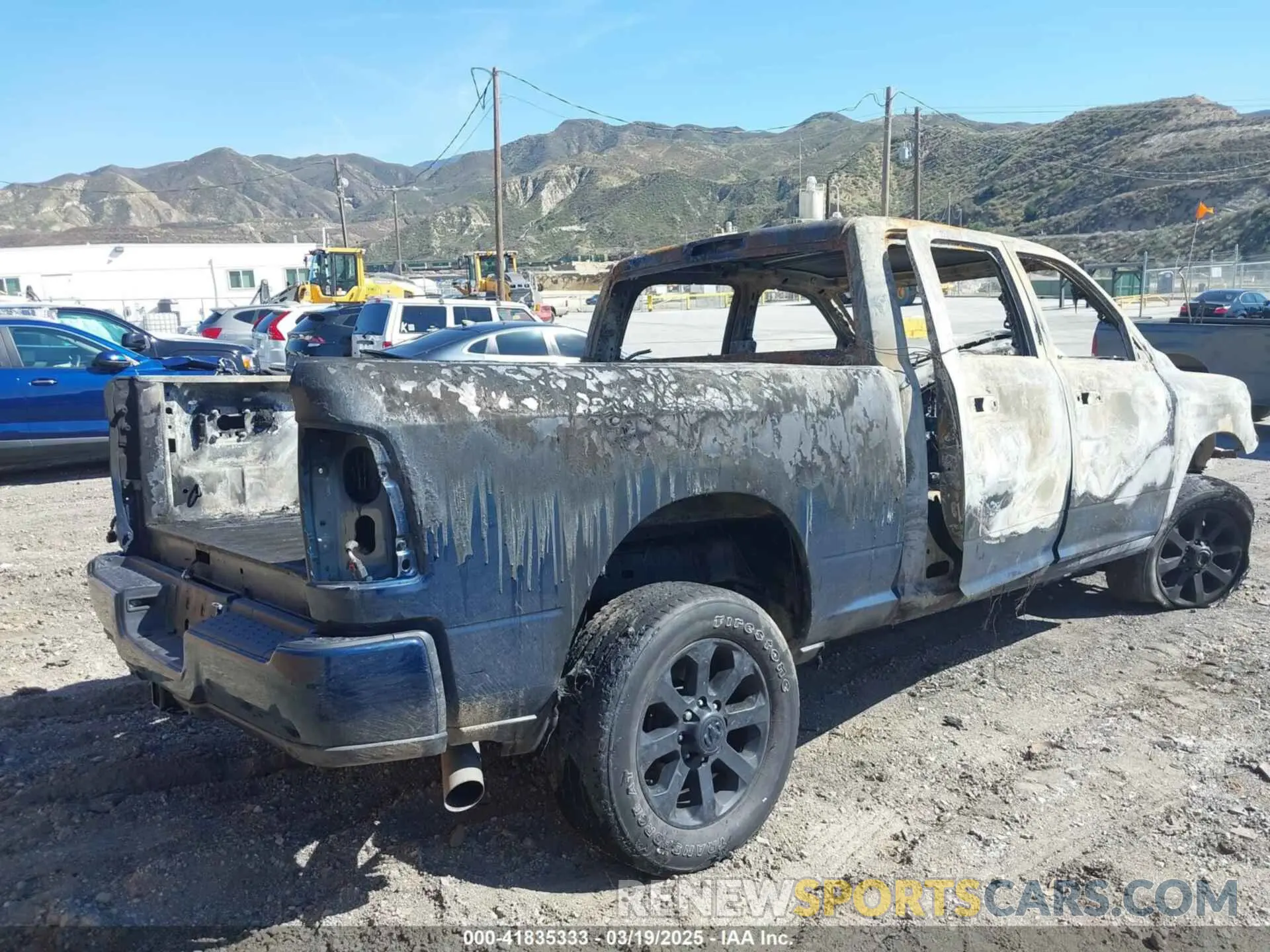 4 fotografías del automóvil dañado 3C6UR5DL5PG514867 RAM 2500 2023