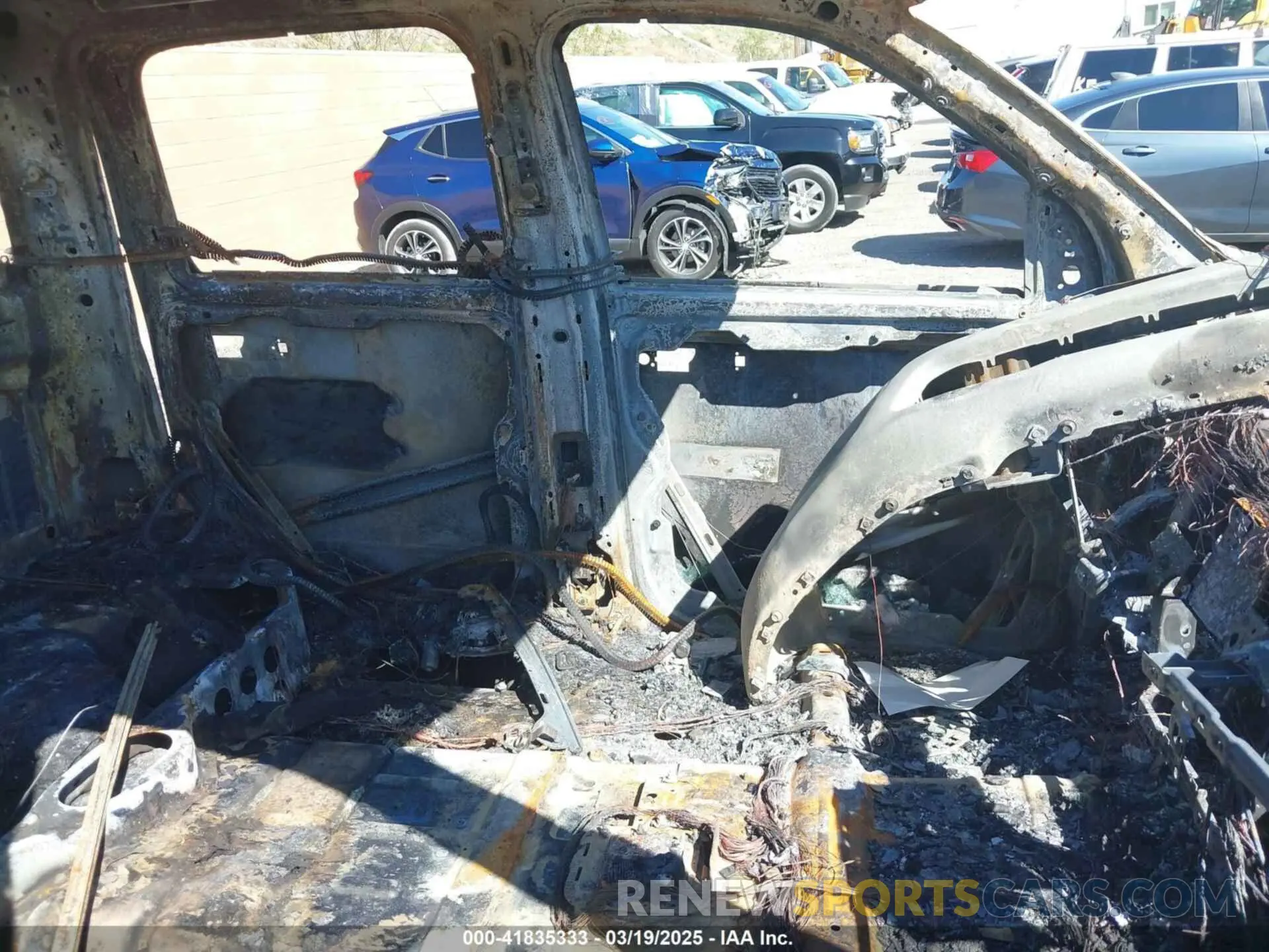 5 fotografías del automóvil dañado 3C6UR5DL5PG514867 RAM 2500 2023