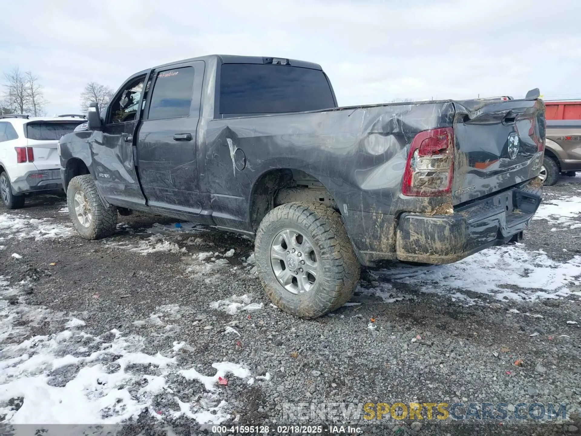 3 fotografías del automóvil dañado 3C6UR5DL5PG519292 RAM 2500 2023