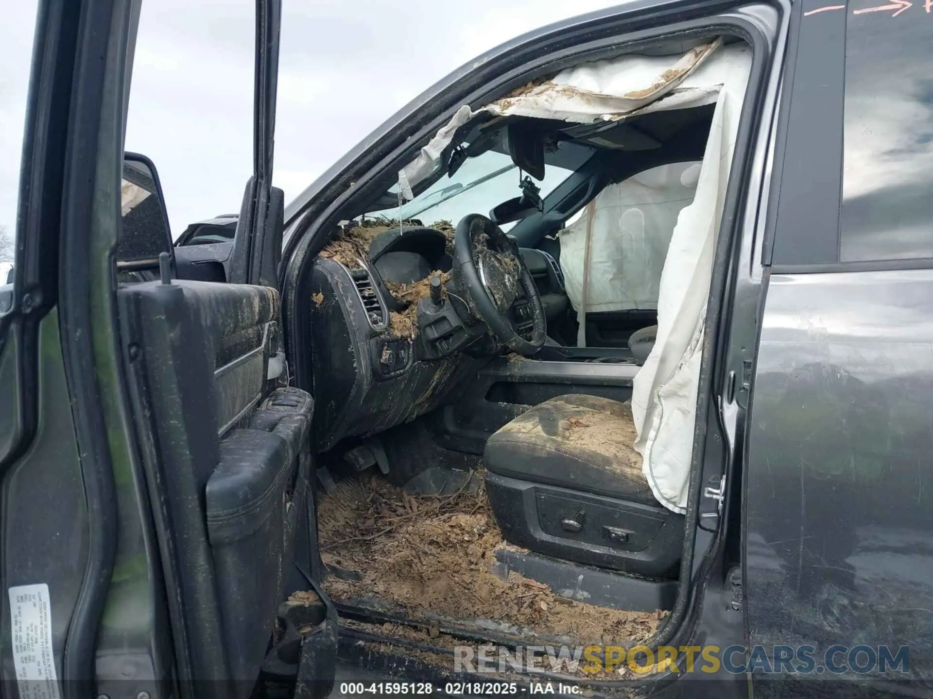 5 fotografías del automóvil dañado 3C6UR5DL5PG519292 RAM 2500 2023