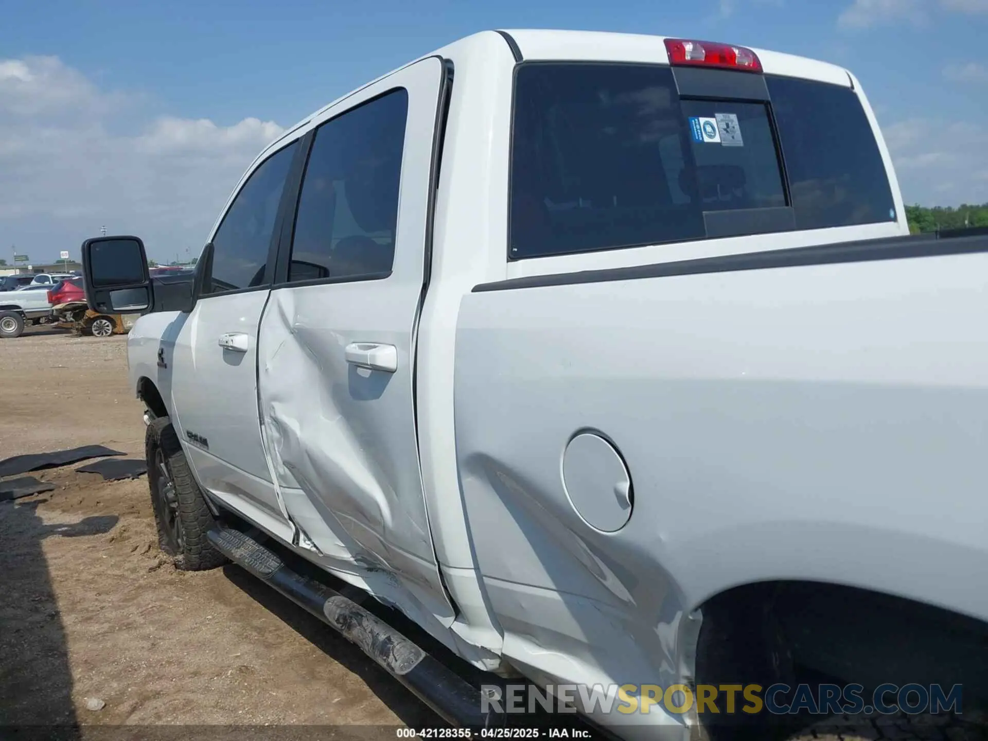14 fotografías del automóvil dañado 3C6UR5FL3PG517960 RAM 2500 2023