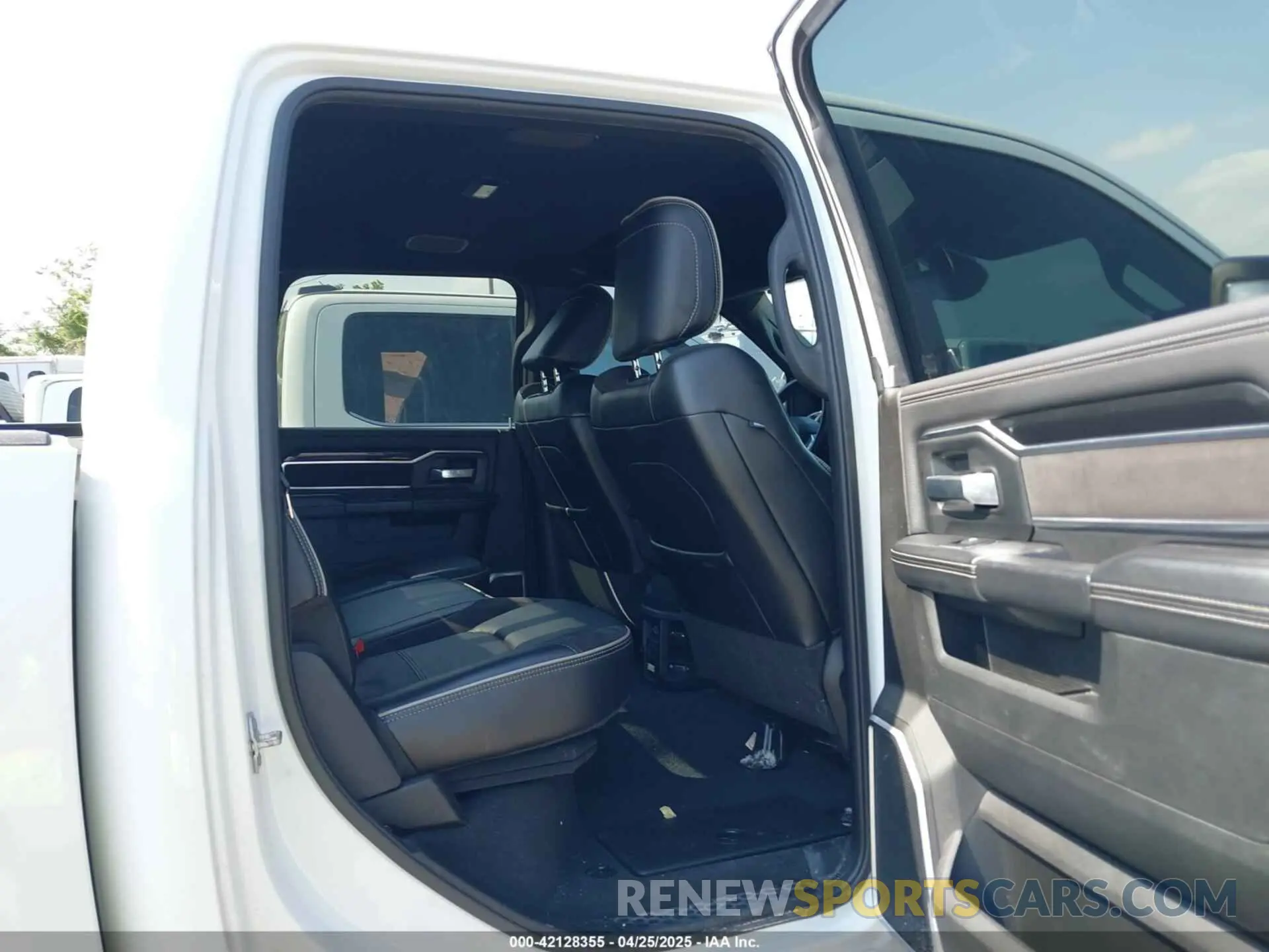 8 fotografías del automóvil dañado 3C6UR5FL3PG517960 RAM 2500 2023