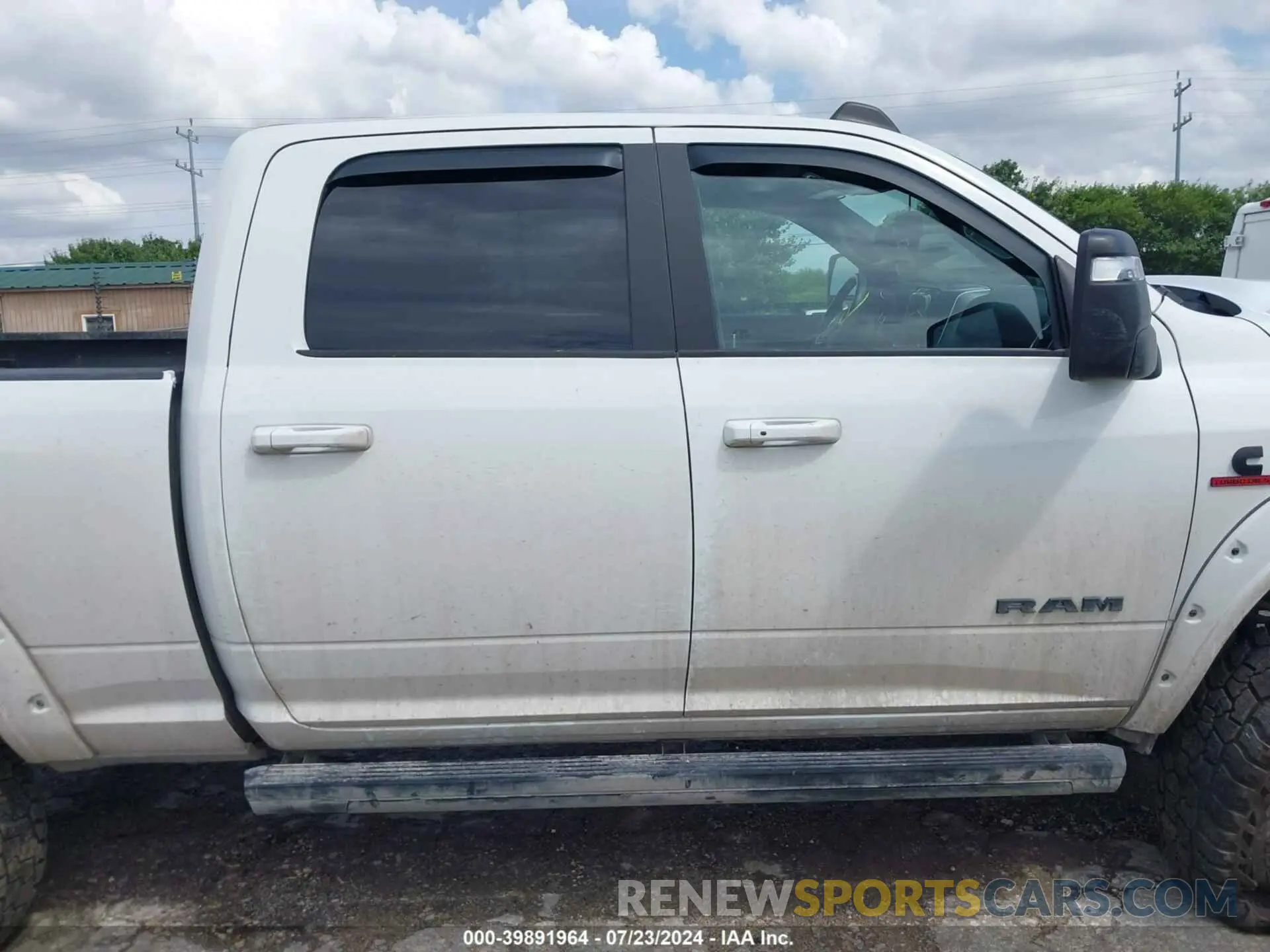 13 fotografías del automóvil dañado 3C6UR5FL3PG553812 RAM 2500 2023