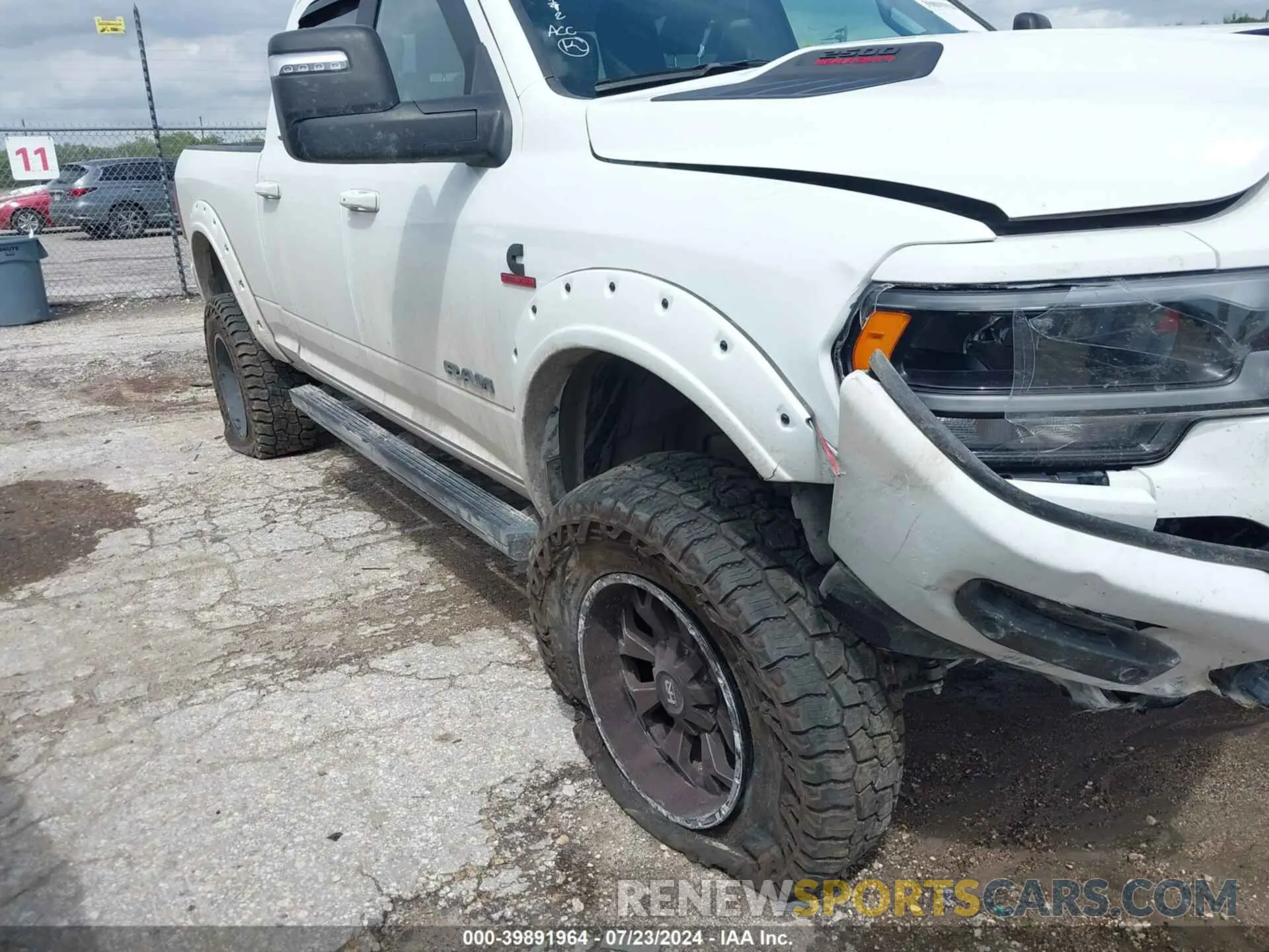 17 fotografías del automóvil dañado 3C6UR5FL3PG553812 RAM 2500 2023