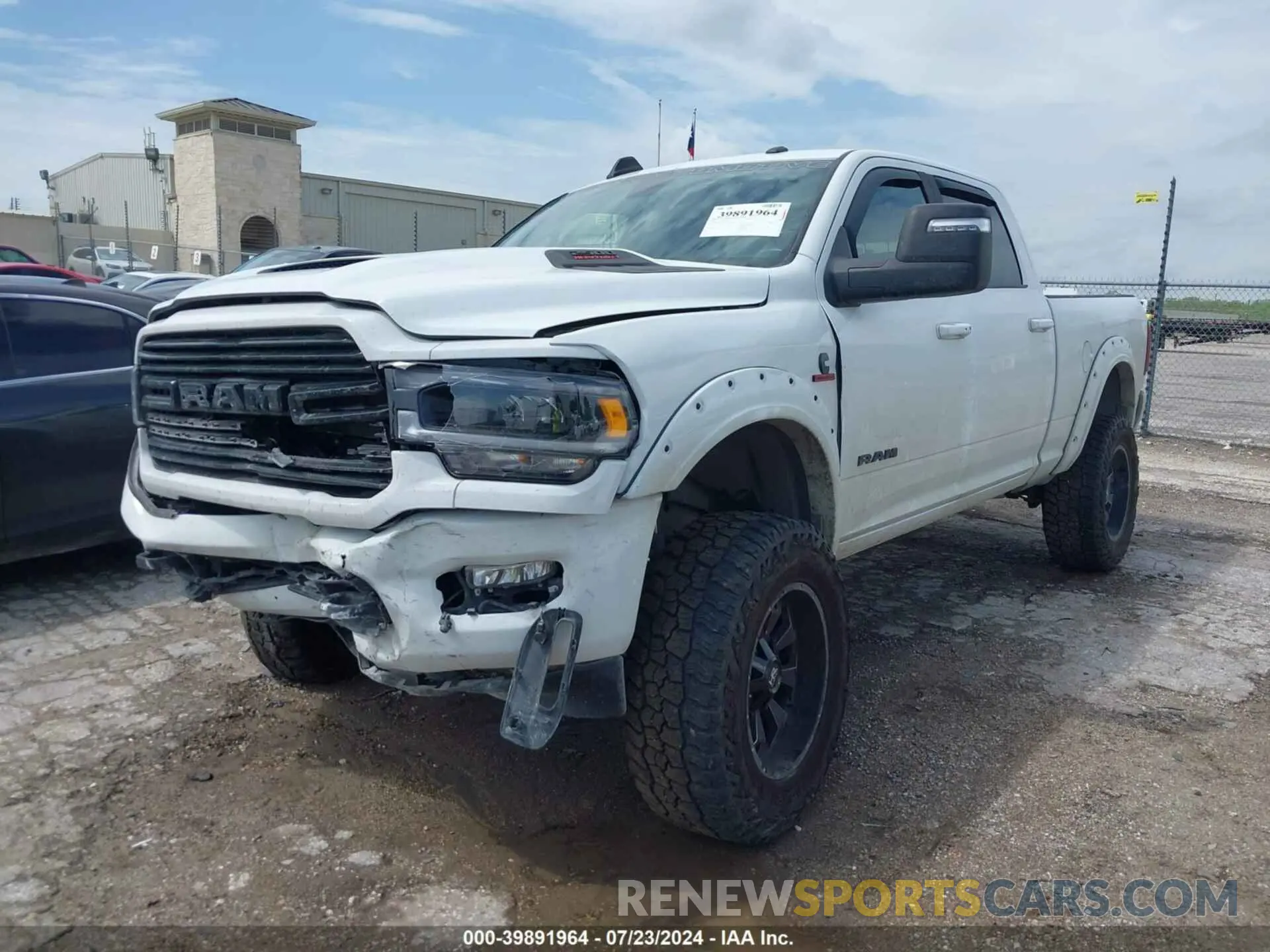 2 fotografías del automóvil dañado 3C6UR5FL3PG553812 RAM 2500 2023
