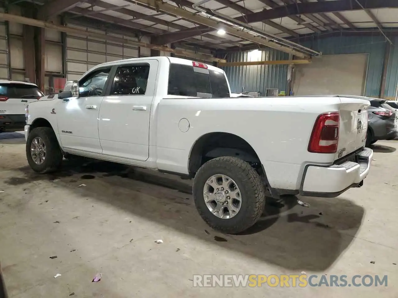 2 fotografías del automóvil dañado 3C6UR5FLXPG632054 RAM 2500 2023