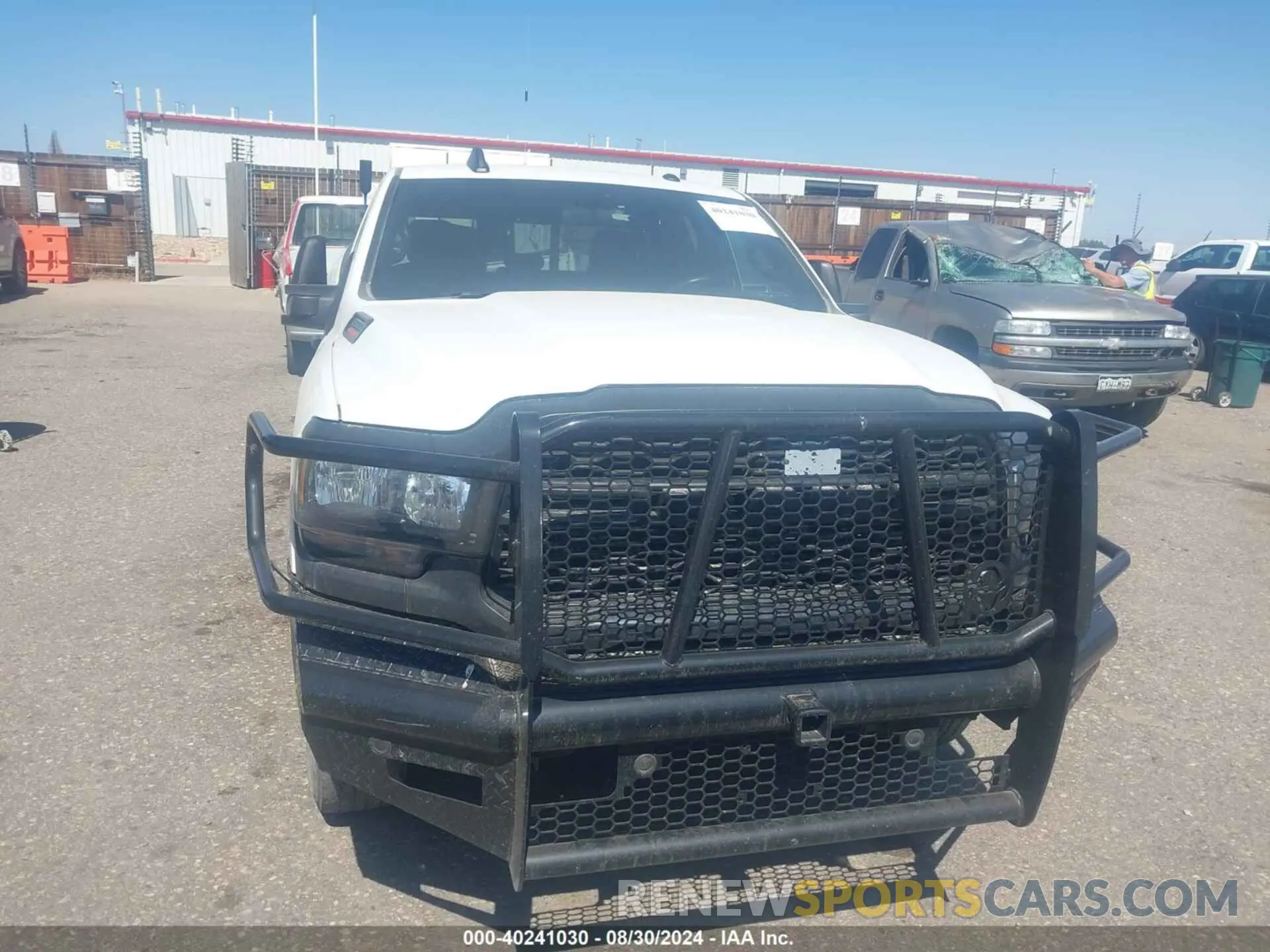 12 fotografías del automóvil dañado 3C6UR5HJ1PG606549 RAM 2500 2023