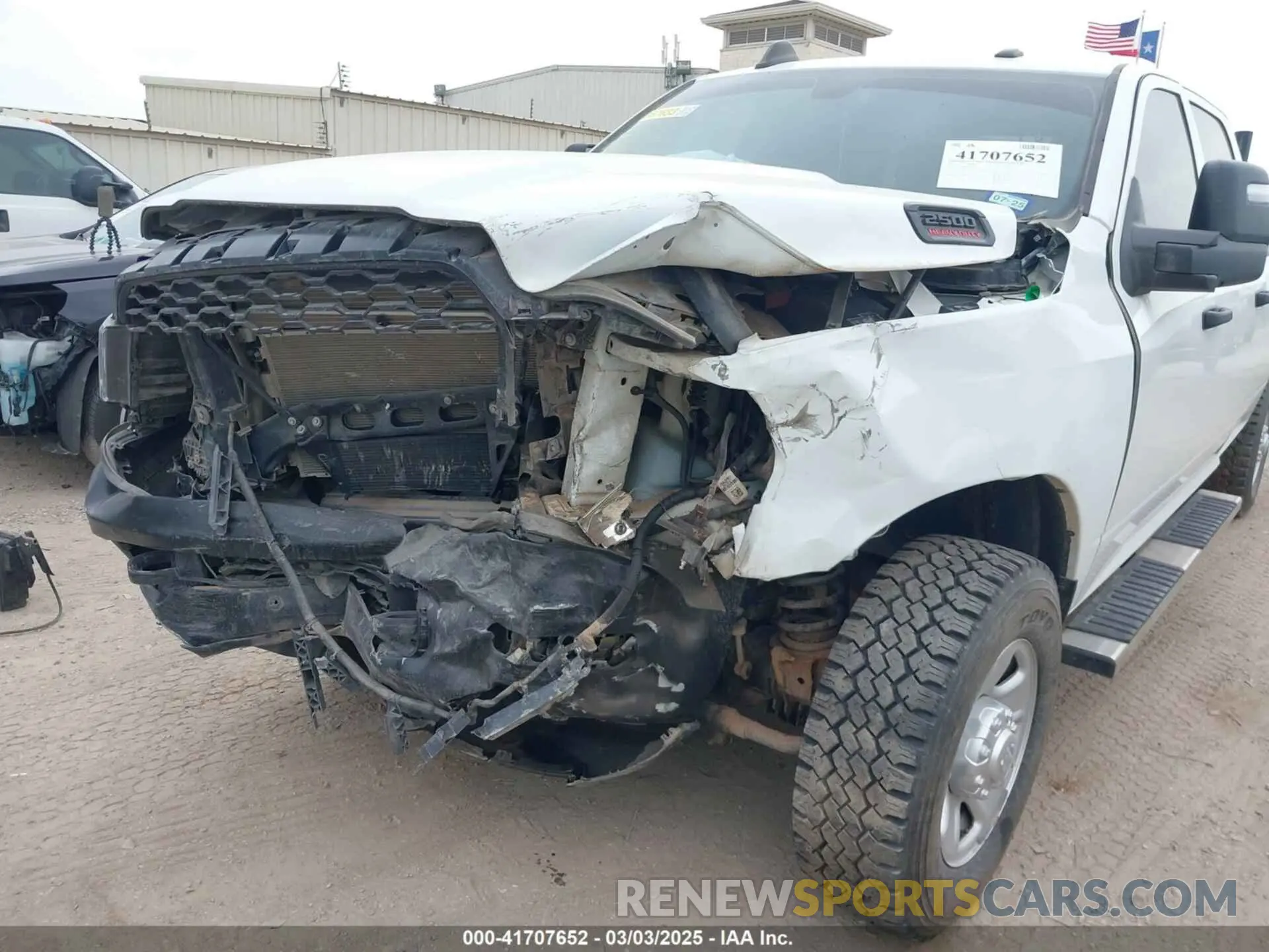 6 fotografías del automóvil dañado 3C6UR5HJ2PG631377 RAM 2500 2023