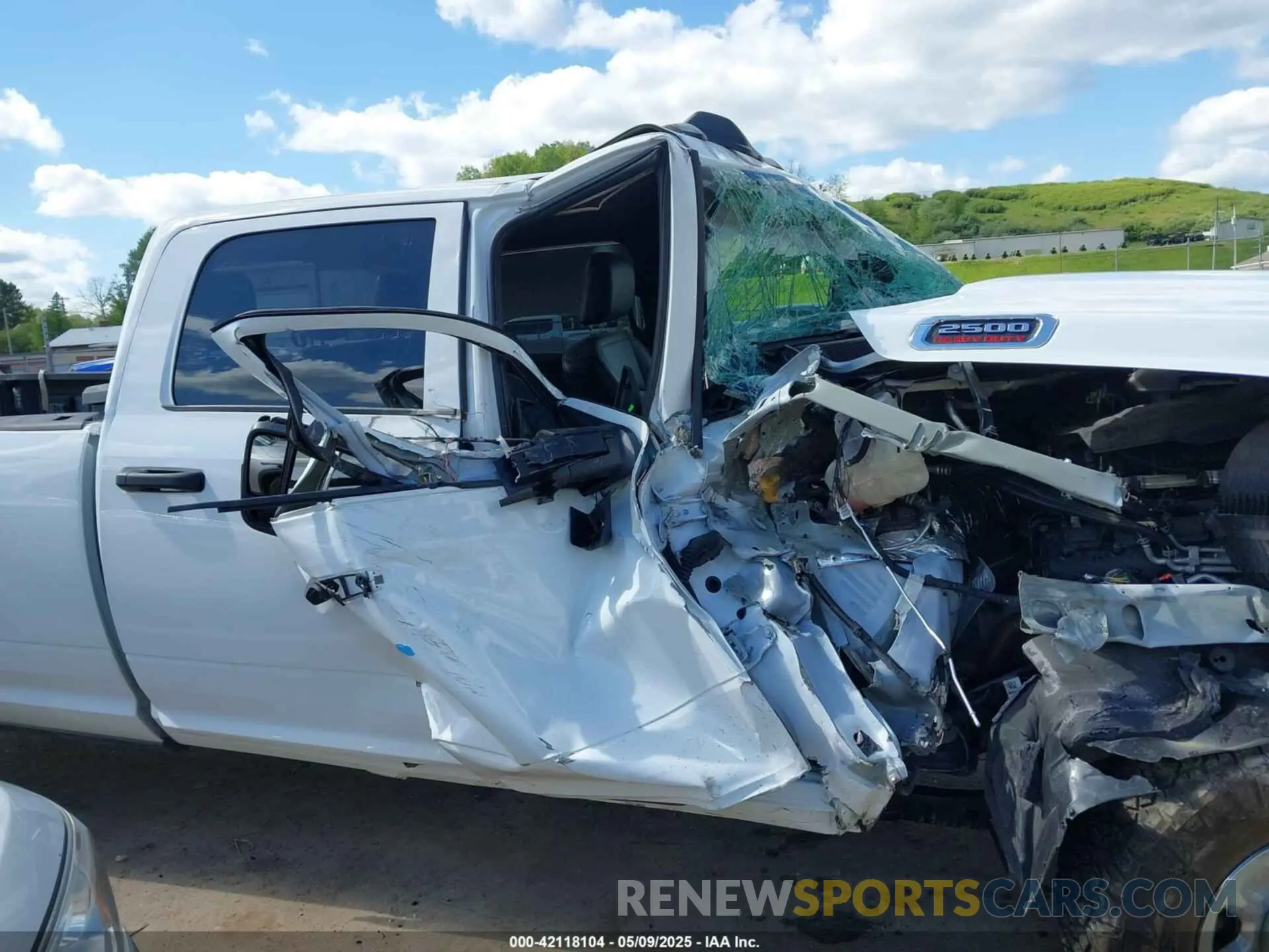 14 fotografías del automóvil dañado 3C6UR5HJ9PG564714 RAM 2500 2023