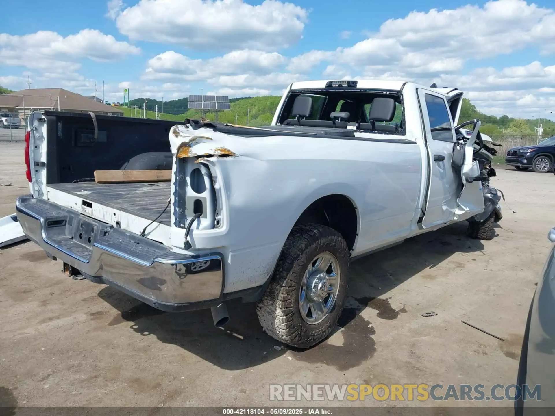4 fotografías del automóvil dañado 3C6UR5HJ9PG564714 RAM 2500 2023