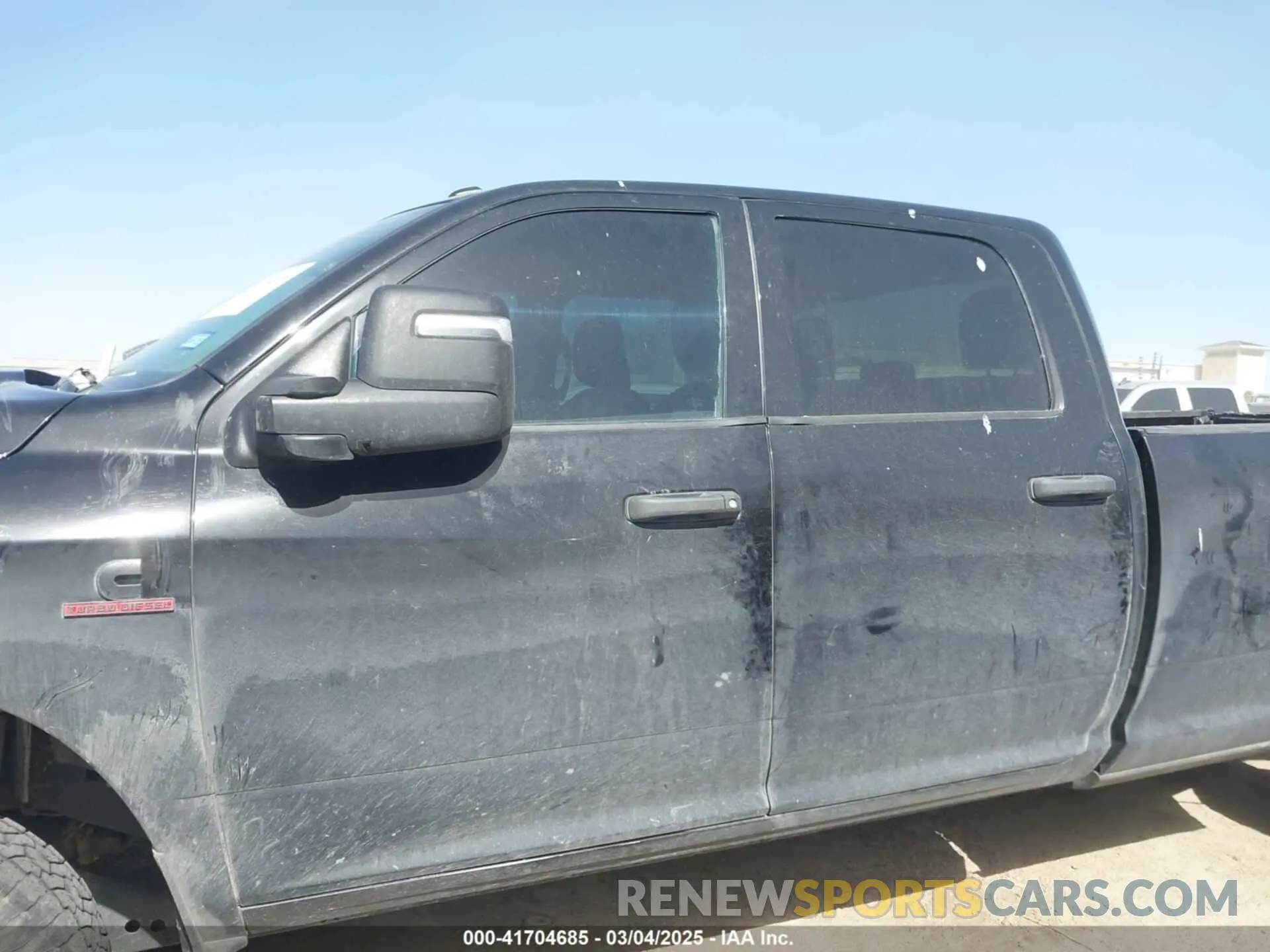 13 fotografías del automóvil dañado 3C6UR5HL2PG587012 RAM 2500 2023