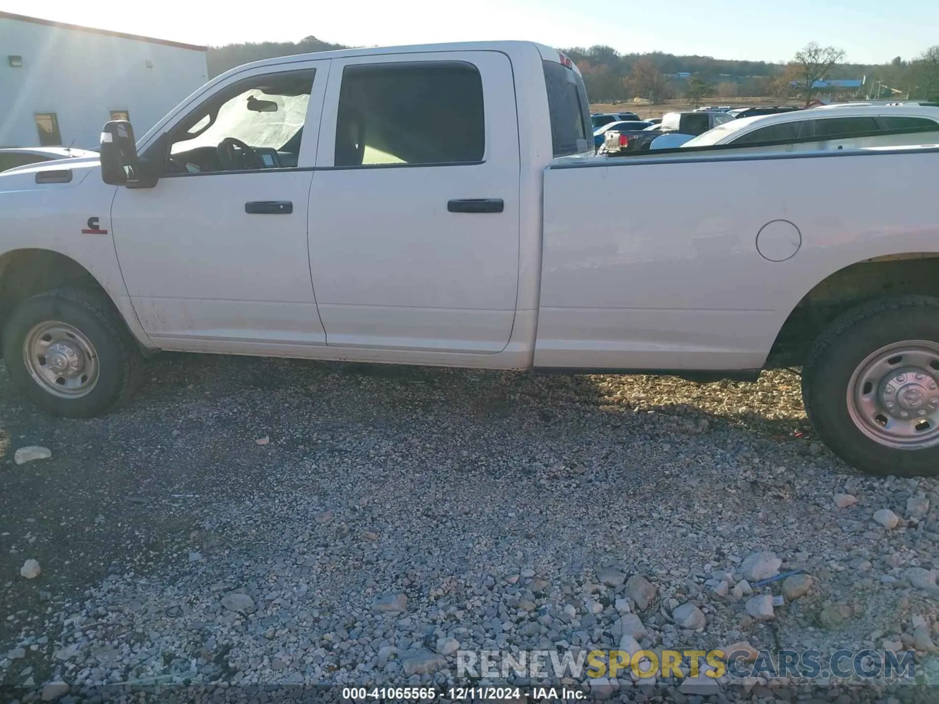 14 fotografías del automóvil dañado 3C6UR5HL4PG506690 RAM 2500 2023