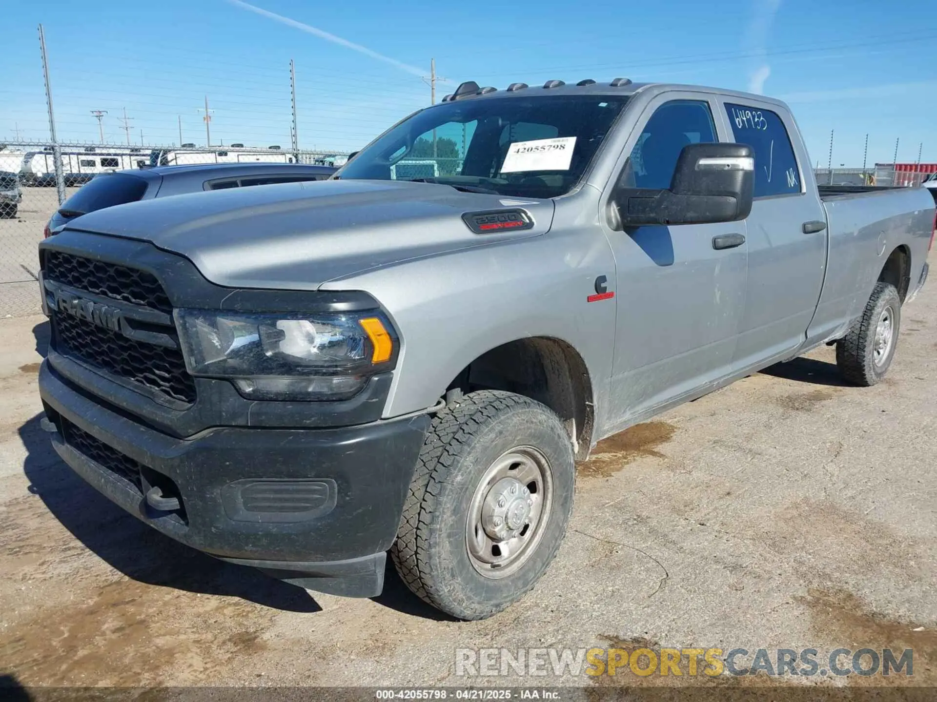 2 fotografías del automóvil dañado 3C6UR5HL7PG614933 RAM 2500 2023