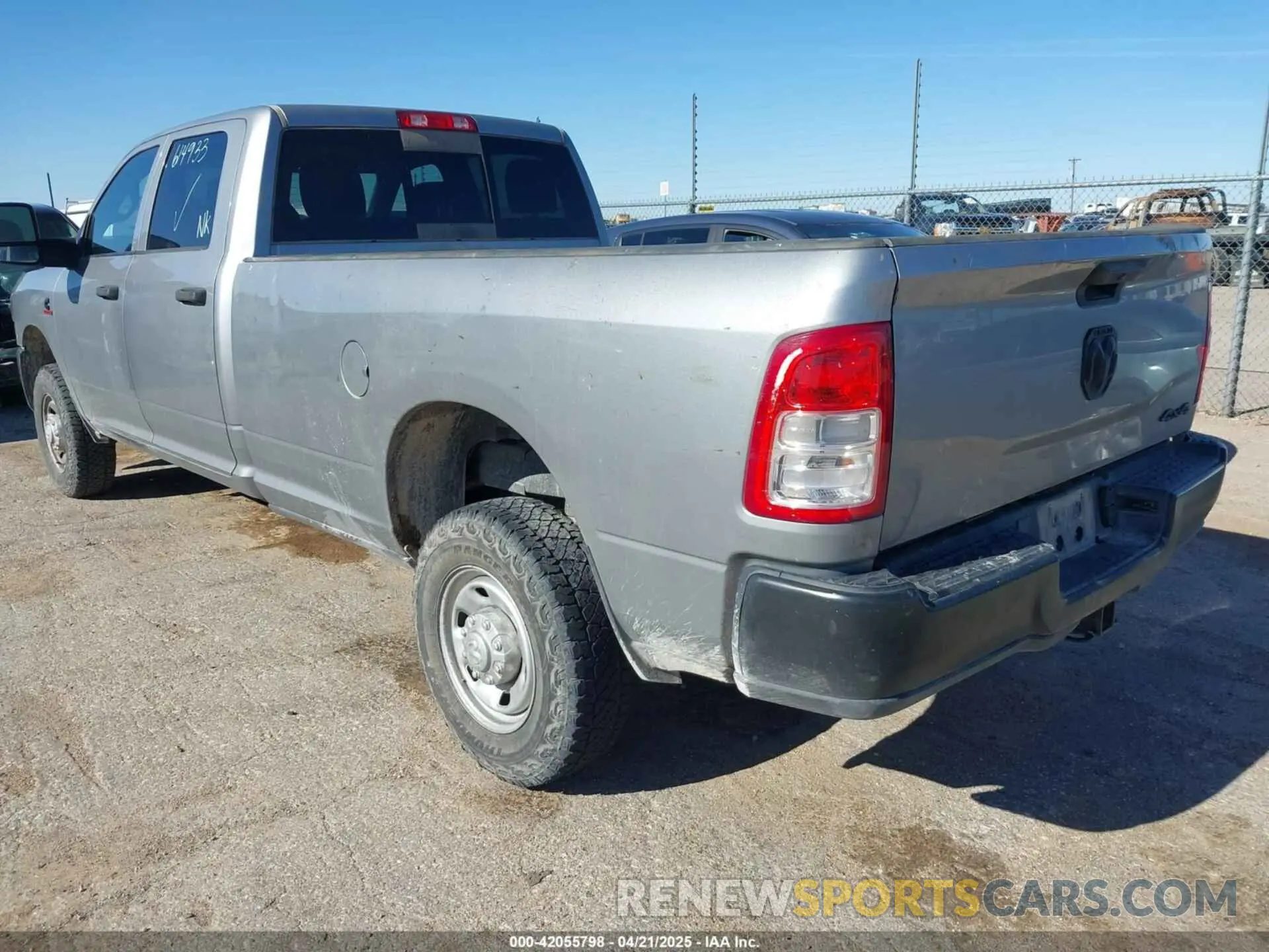 3 fotografías del automóvil dañado 3C6UR5HL7PG614933 RAM 2500 2023