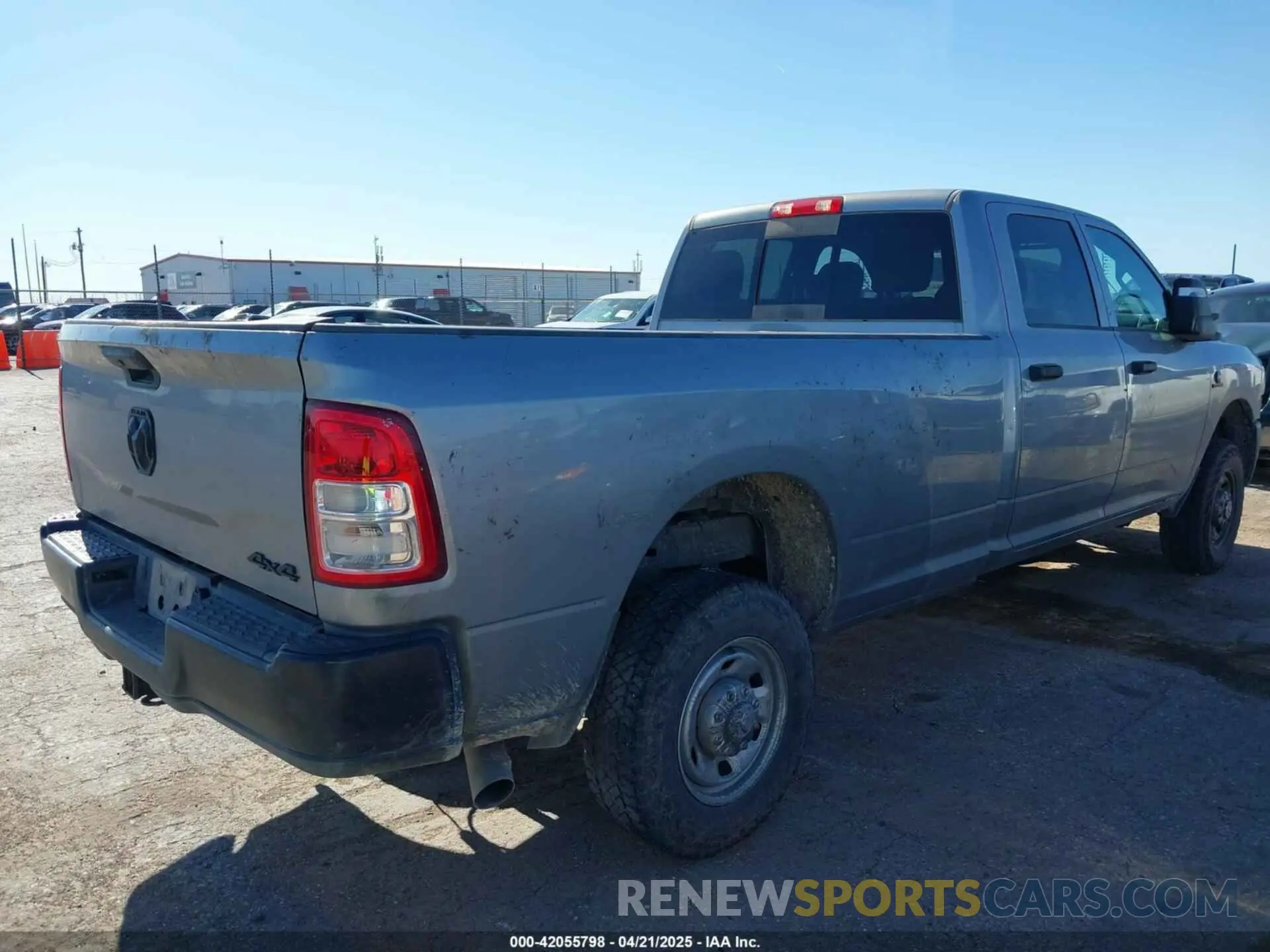 4 fotografías del automóvil dañado 3C6UR5HL7PG614933 RAM 2500 2023