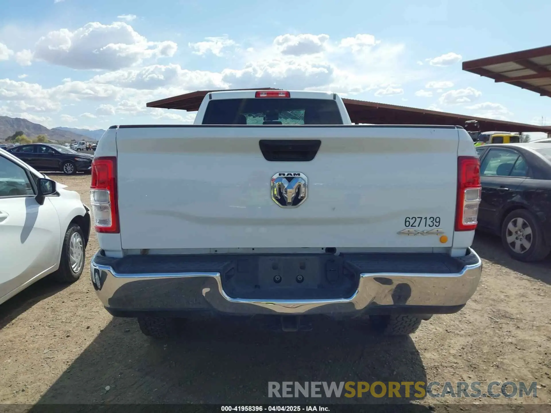 17 fotografías del automóvil dañado 3C6UR5HL9PG544416 RAM 2500 2023