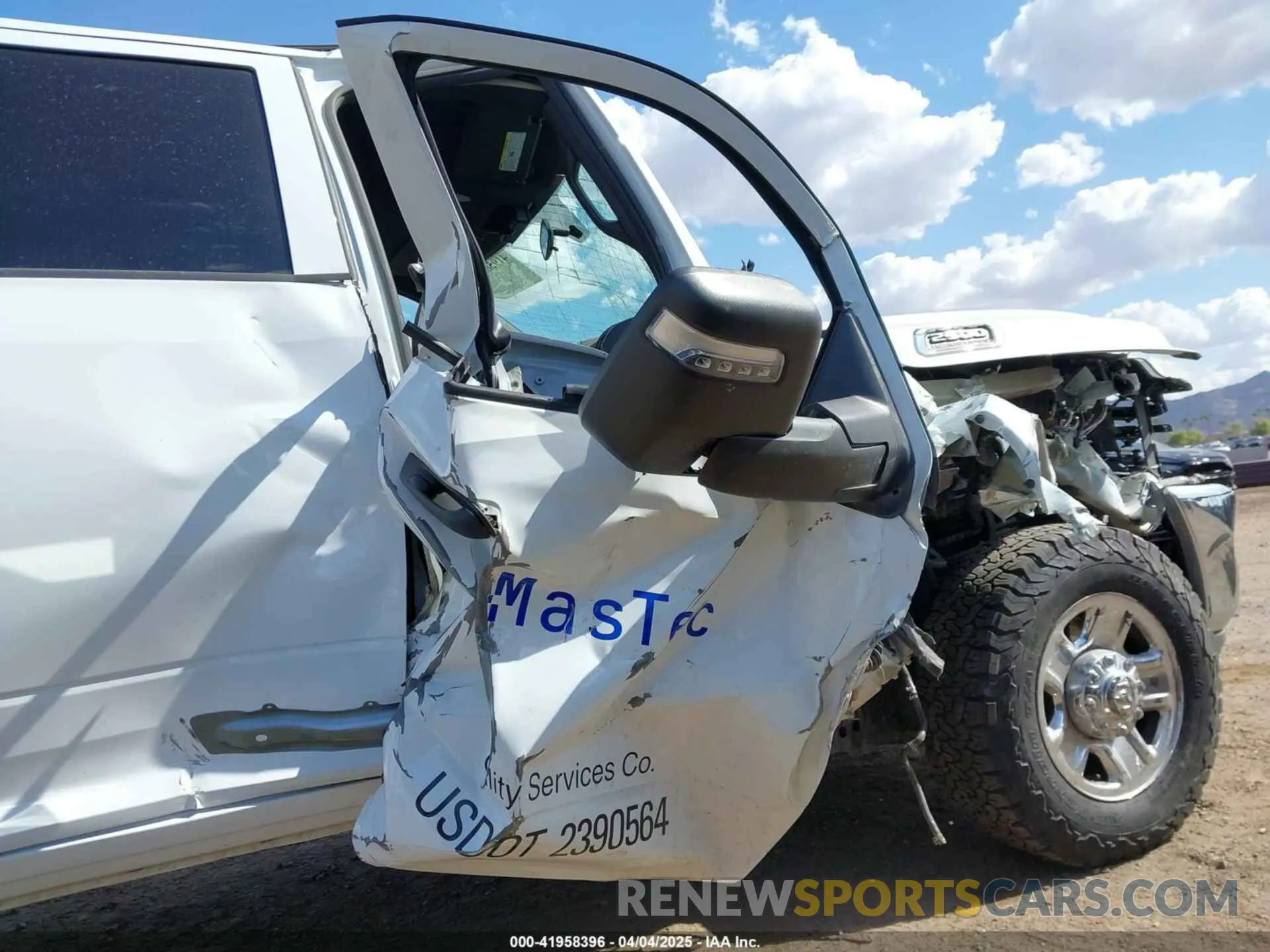 18 fotografías del automóvil dañado 3C6UR5HL9PG544416 RAM 2500 2023