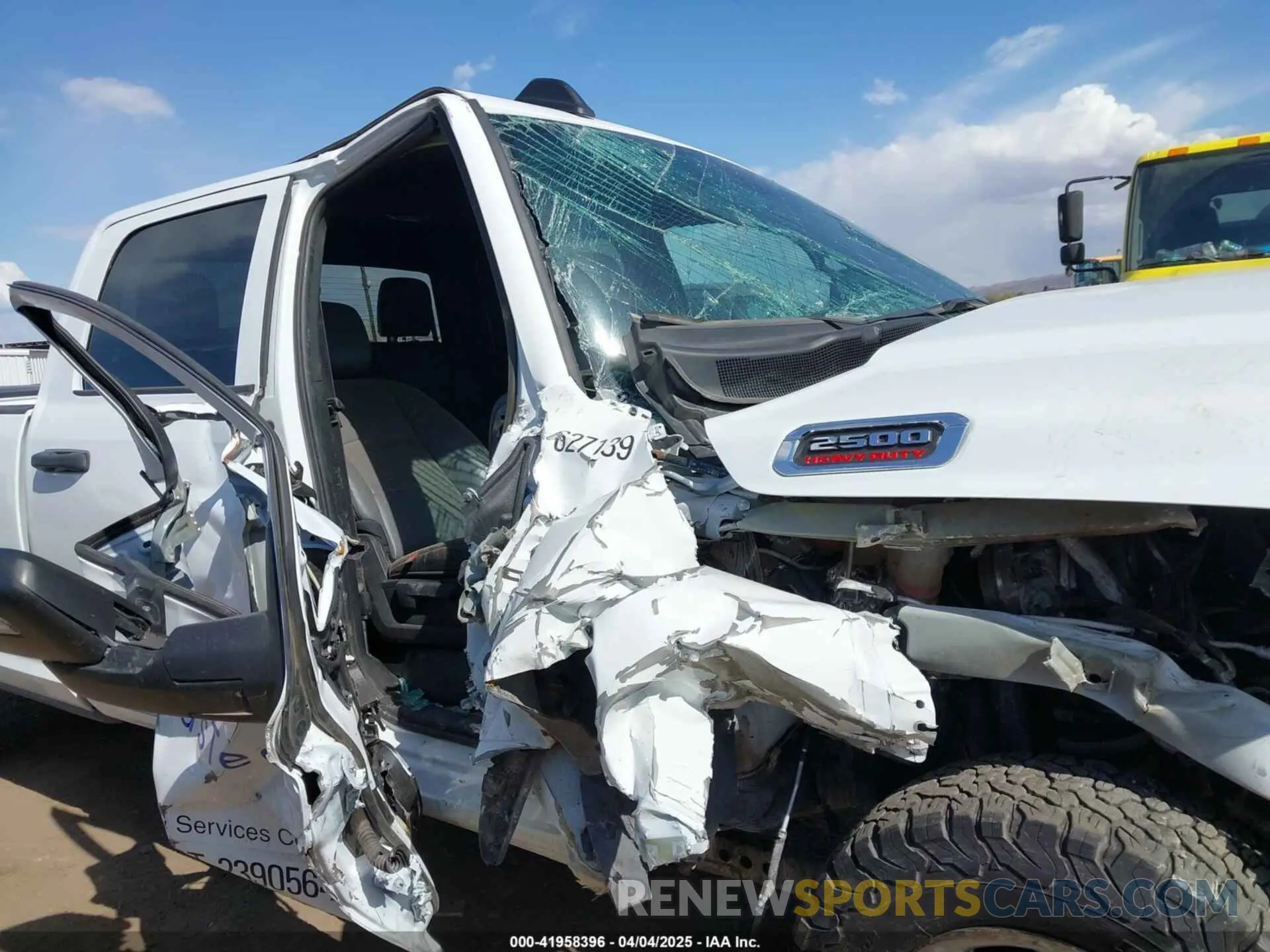 19 fotografías del automóvil dañado 3C6UR5HL9PG544416 RAM 2500 2023