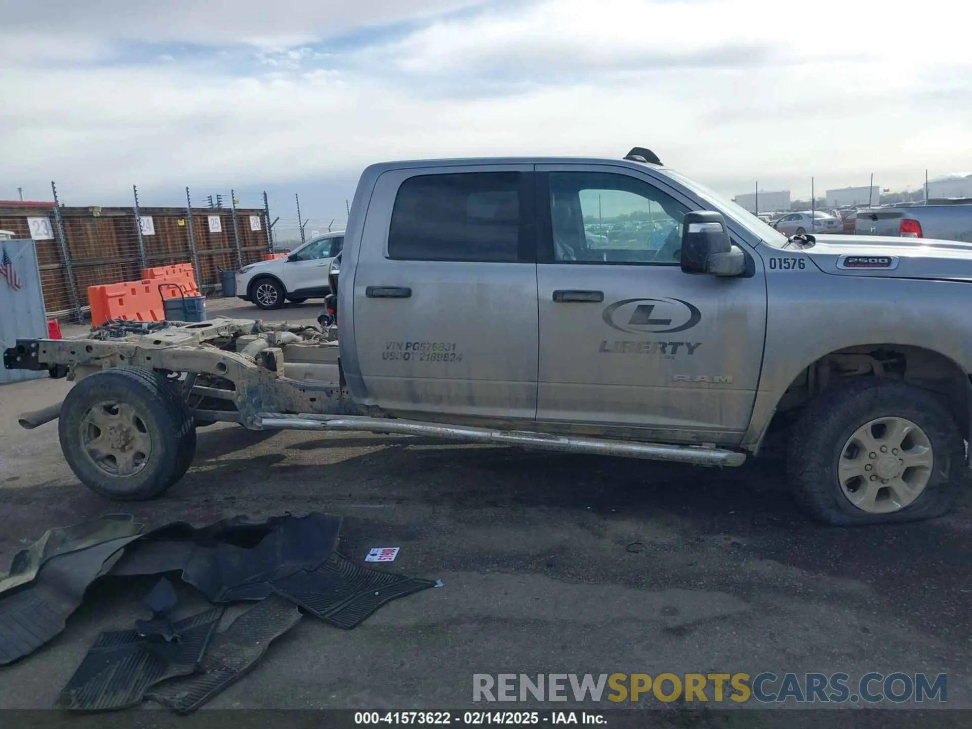 13 fotografías del automóvil dañado 3C6UR5JJXPG586831 RAM 2500 2023