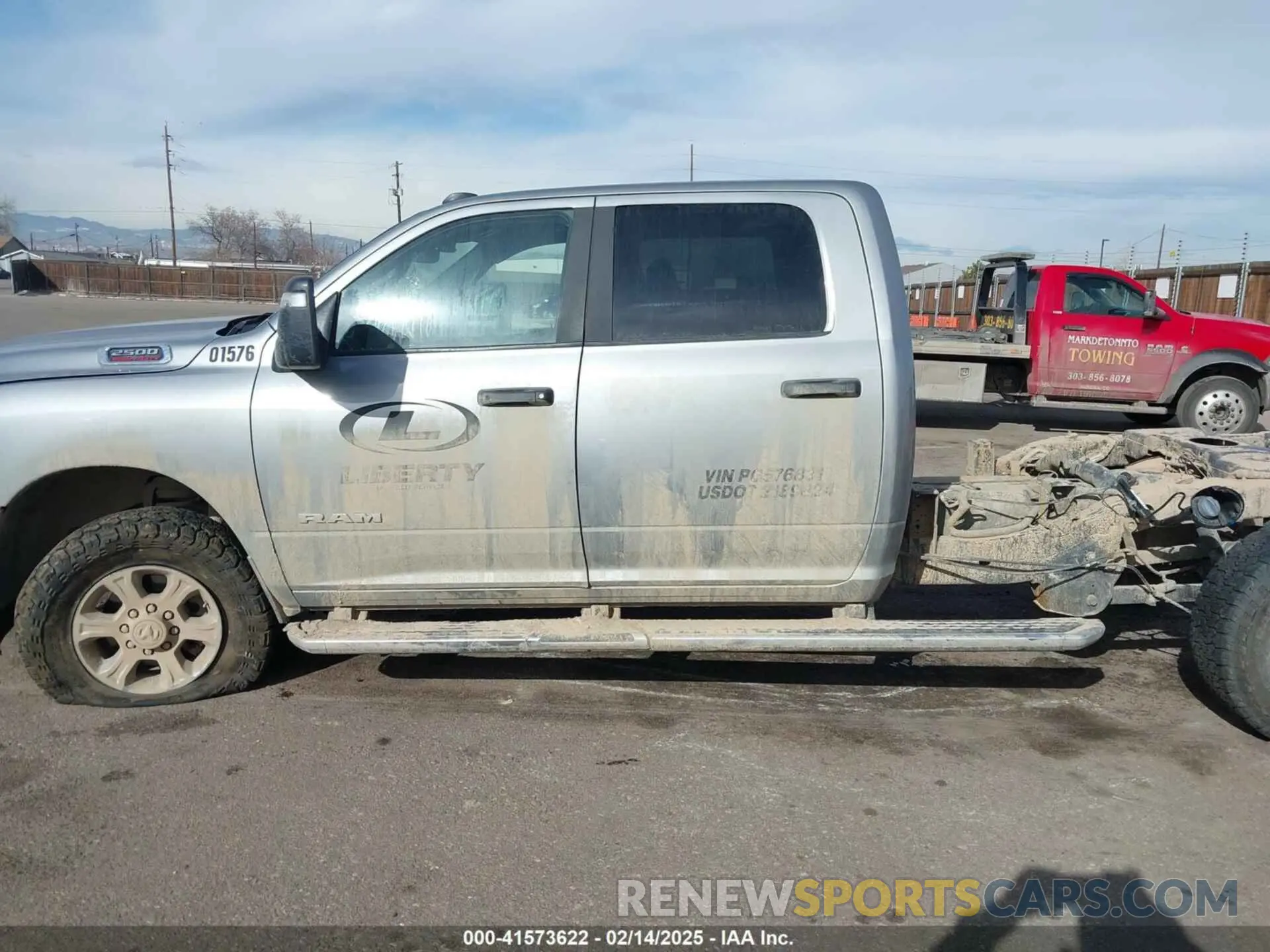 14 fotografías del automóvil dañado 3C6UR5JJXPG586831 RAM 2500 2023