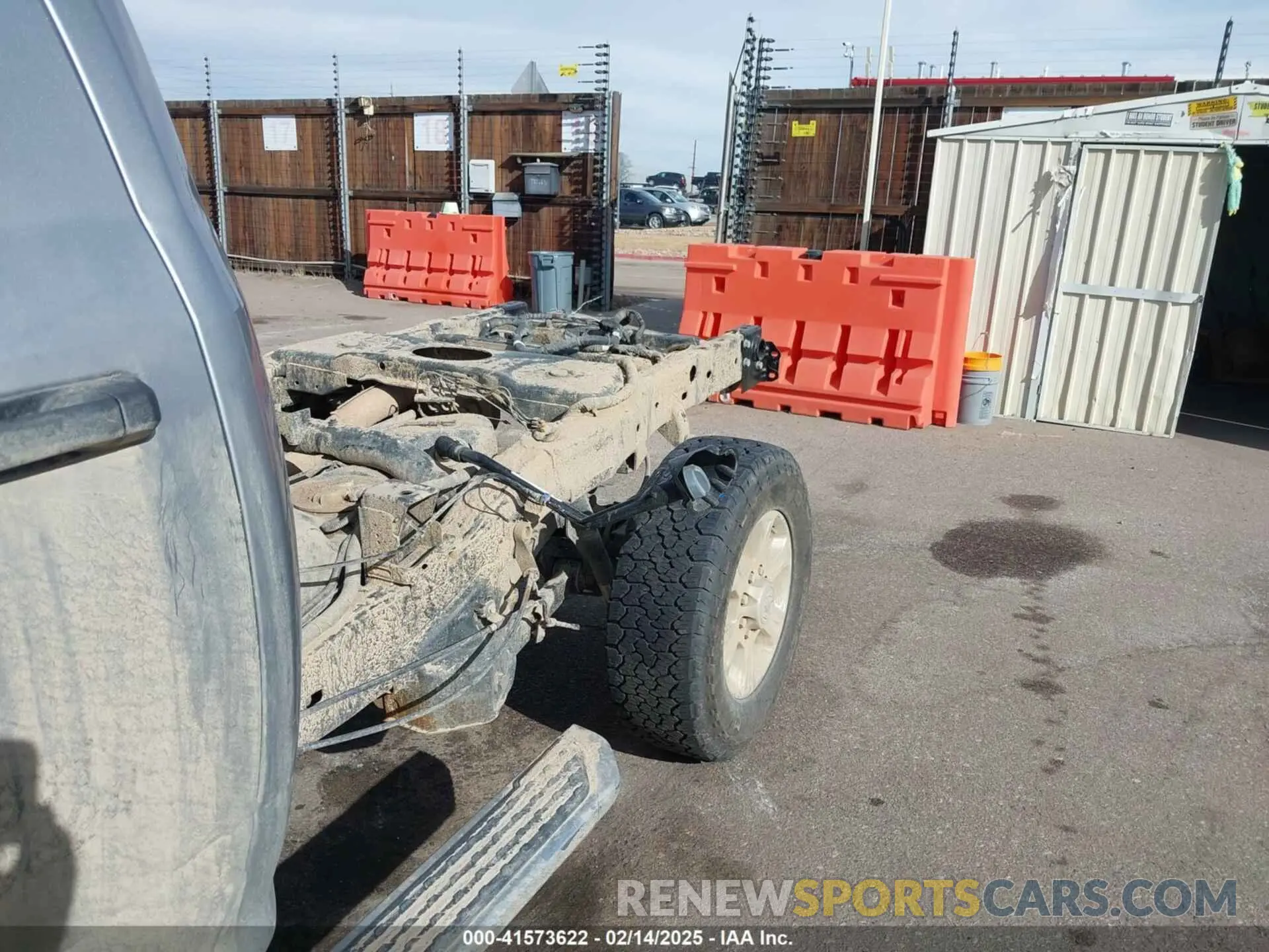6 fotografías del automóvil dañado 3C6UR5JJXPG586831 RAM 2500 2023
