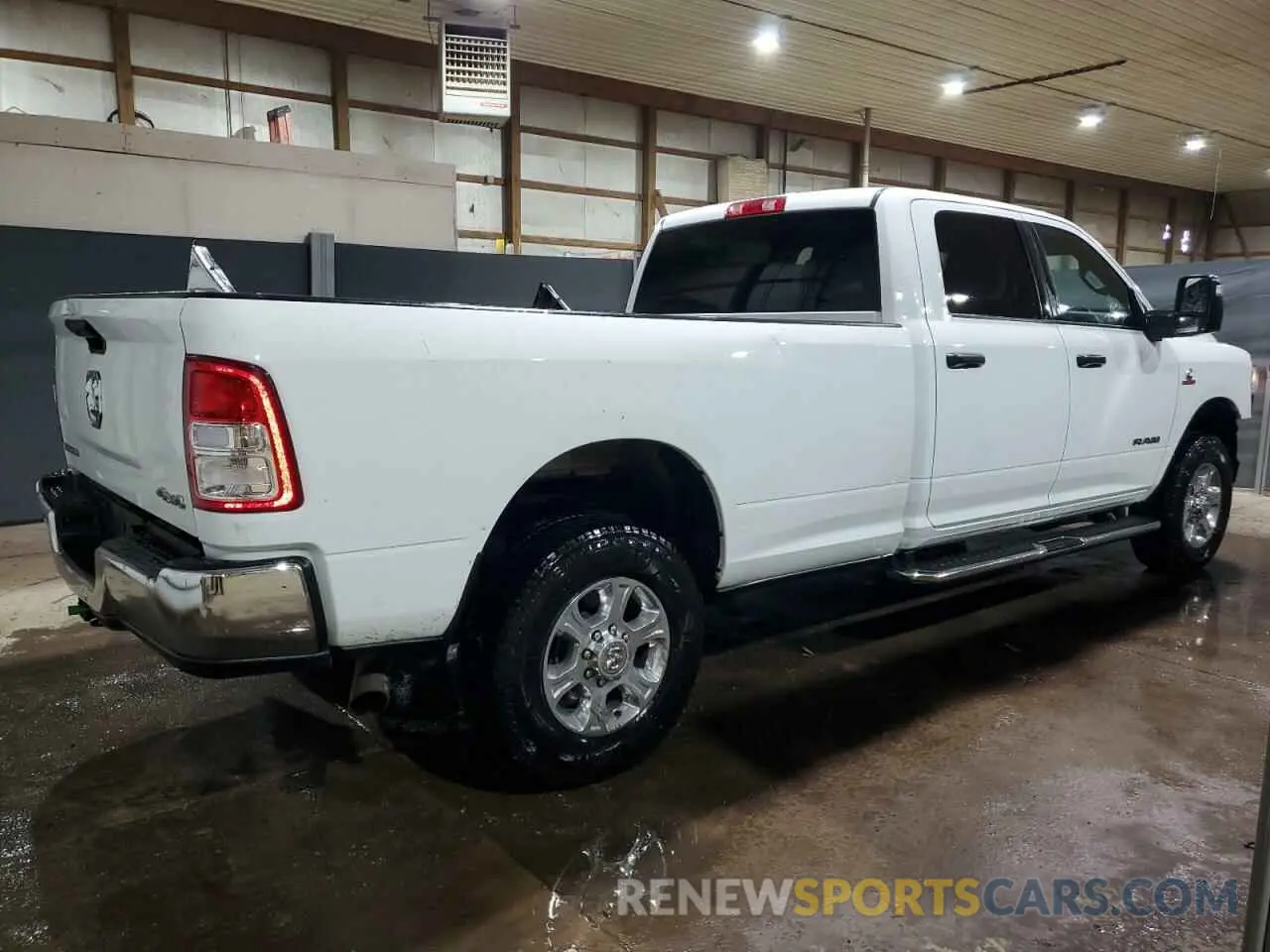 3 fotografías del automóvil dañado 3C6UR5JL1PG632578 RAM 2500 2023