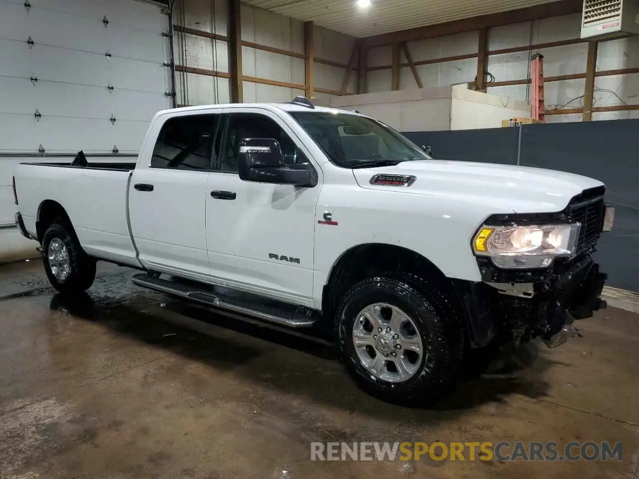 4 fotografías del automóvil dañado 3C6UR5JL1PG632578 RAM 2500 2023