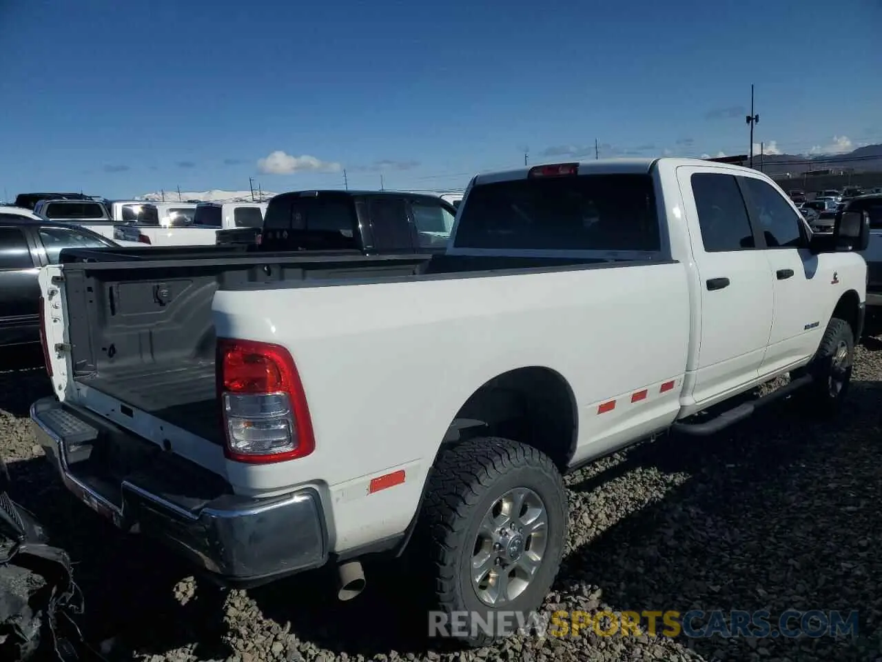 3 fotografías del automóvil dañado 3C6UR5JL3PG514404 RAM 2500 2023