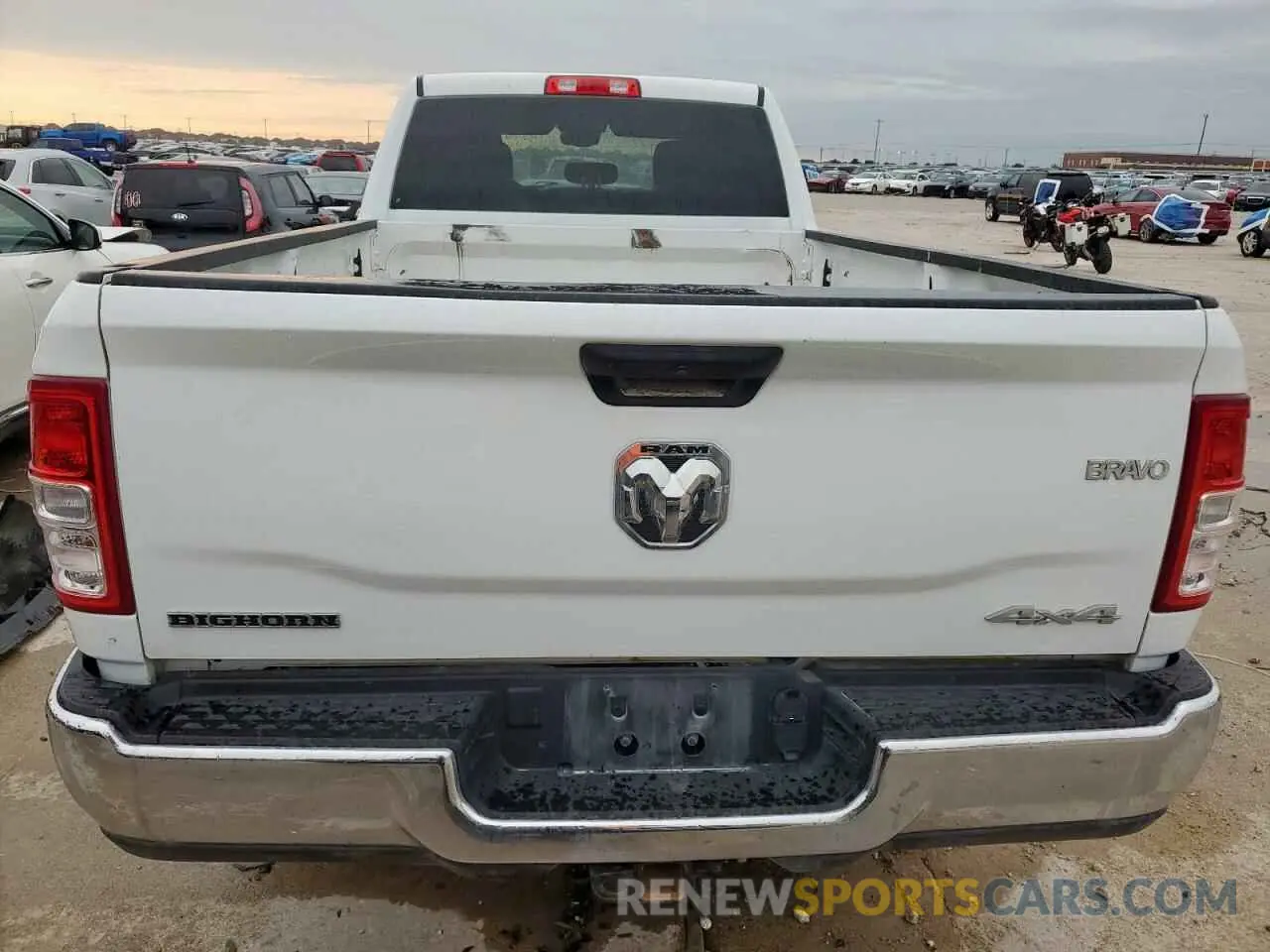 6 fotografías del automóvil dañado 3C6UR5JL3PG576451 RAM 2500 2023