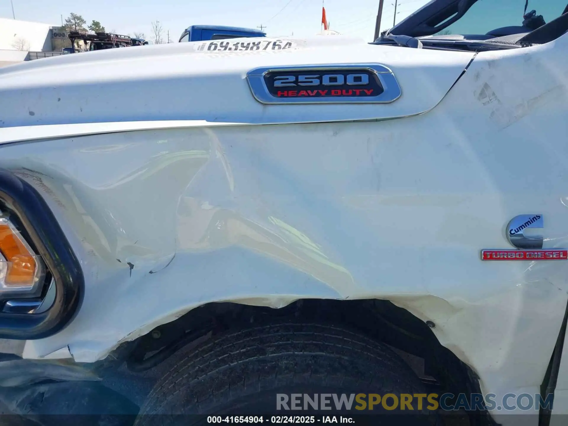17 fotografías del automóvil dañado 3C6UR5JL4PG514587 RAM 2500 2023