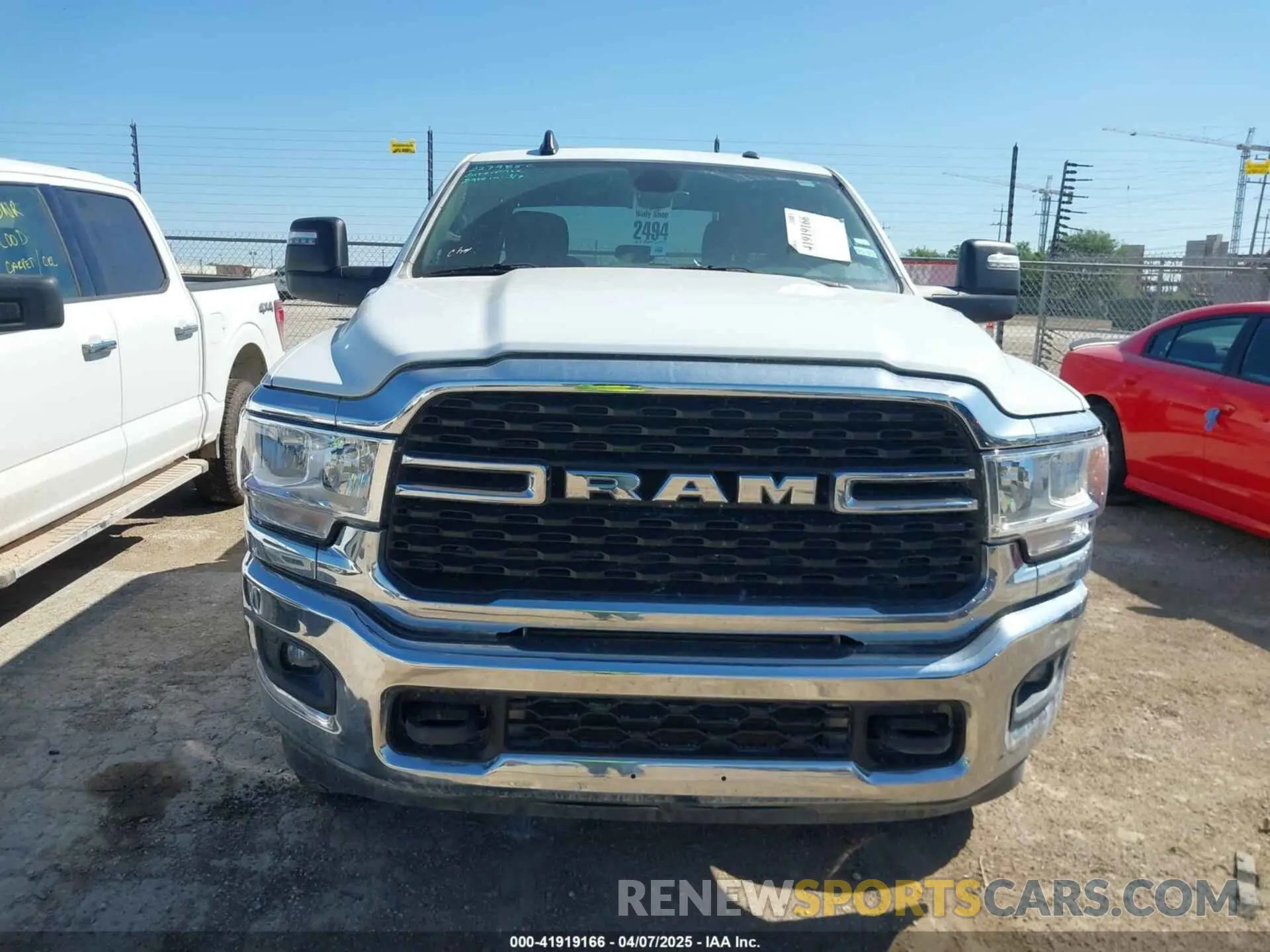 12 fotografías del automóvil dañado 3C6UR5JL5PG610924 RAM 2500 2023