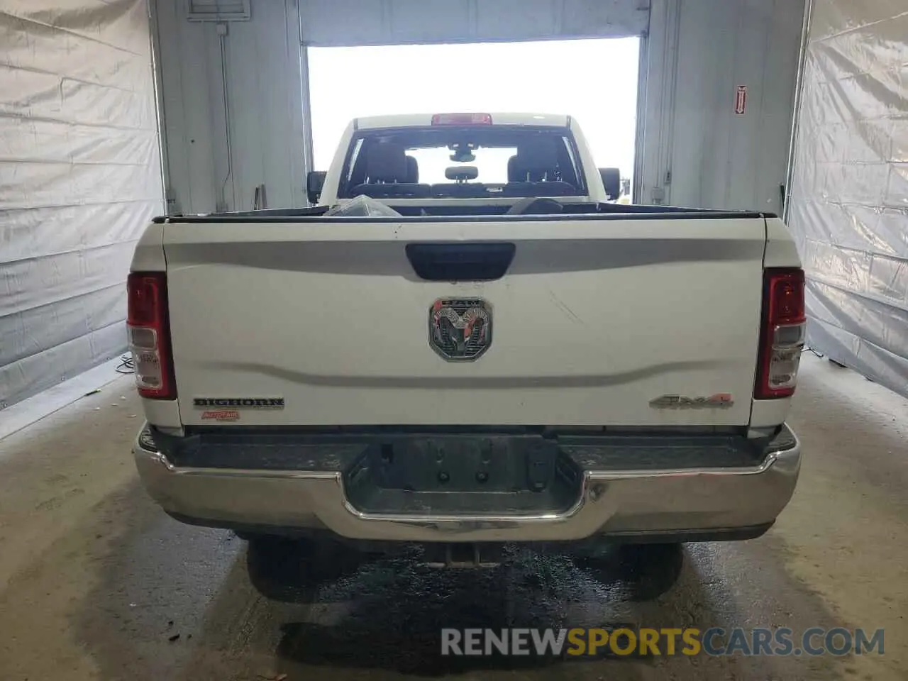 6 fotografías del automóvil dañado 3C6UR5JL6PG587668 RAM 2500 2023