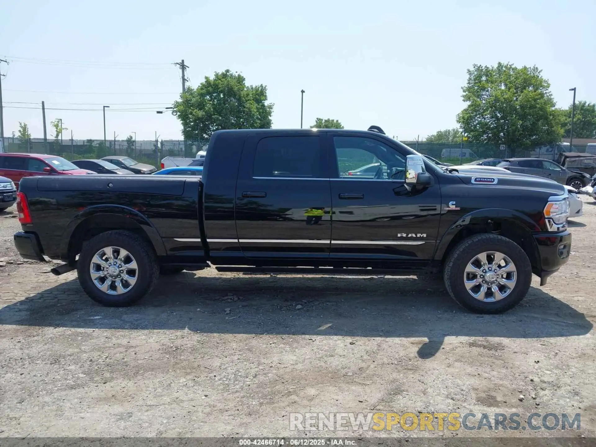 13 fotografías del automóvil dañado 3C6UR5TLXPG563595 RAM 2500 2023