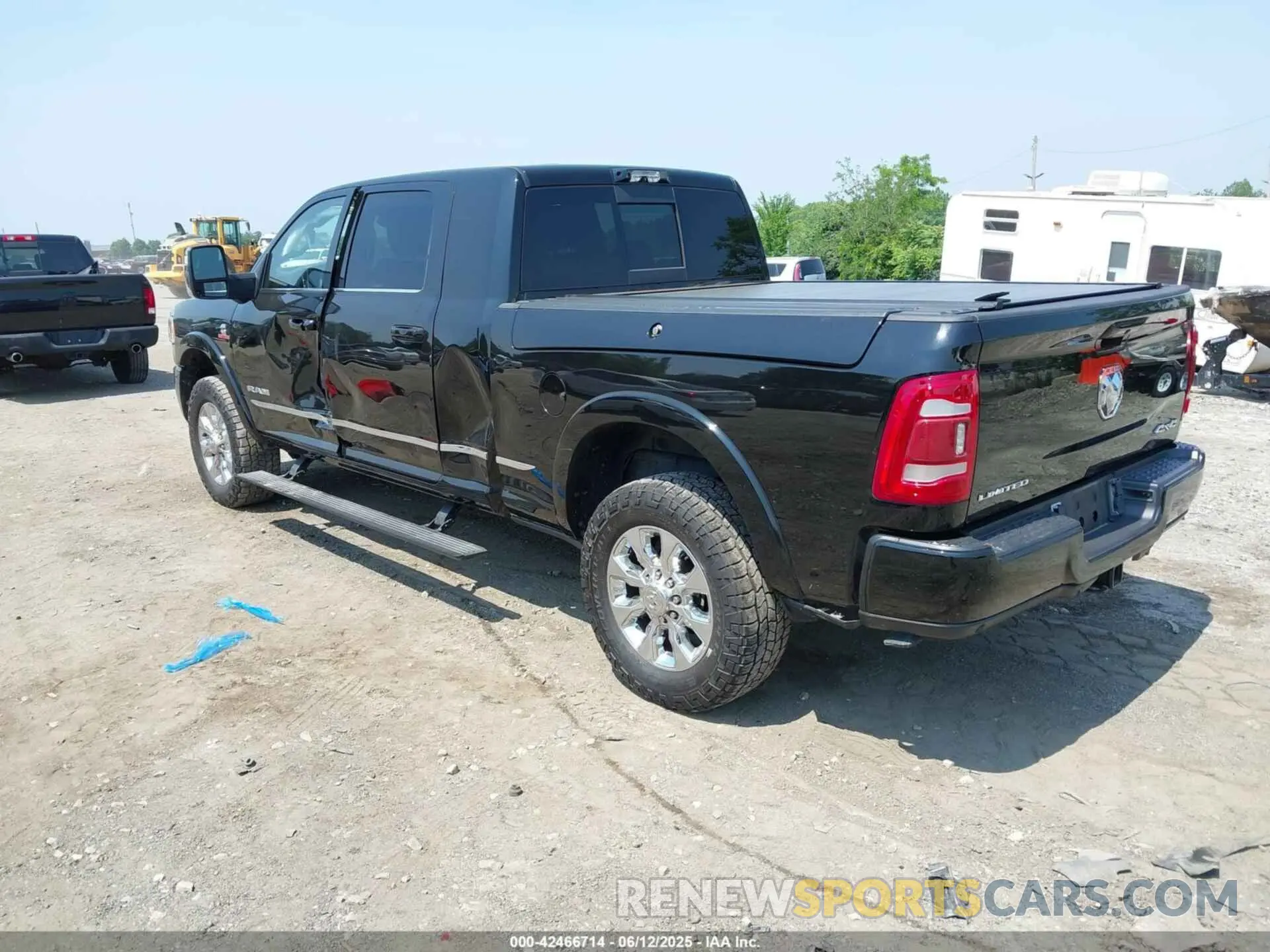 3 fotografías del automóvil dañado 3C6UR5TLXPG563595 RAM 2500 2023