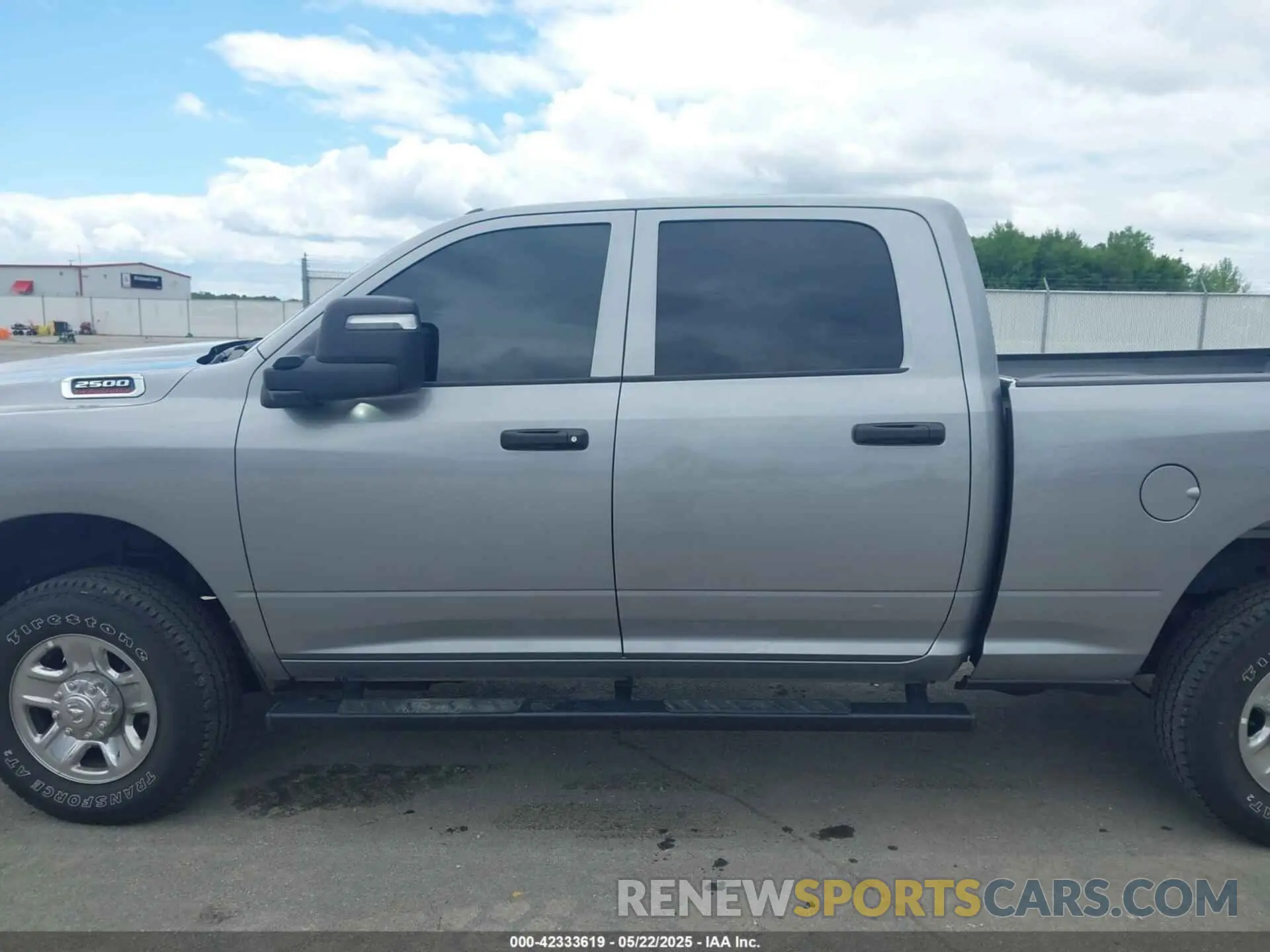 14 fotografías del automóvil dañado 3C6UR5CJ3RG266850 RAM 2500 2024