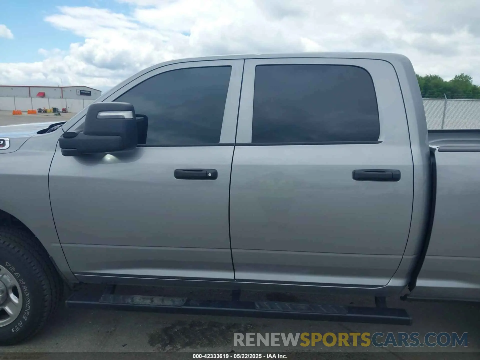 17 fotografías del automóvil dañado 3C6UR5CJ3RG266850 RAM 2500 2024